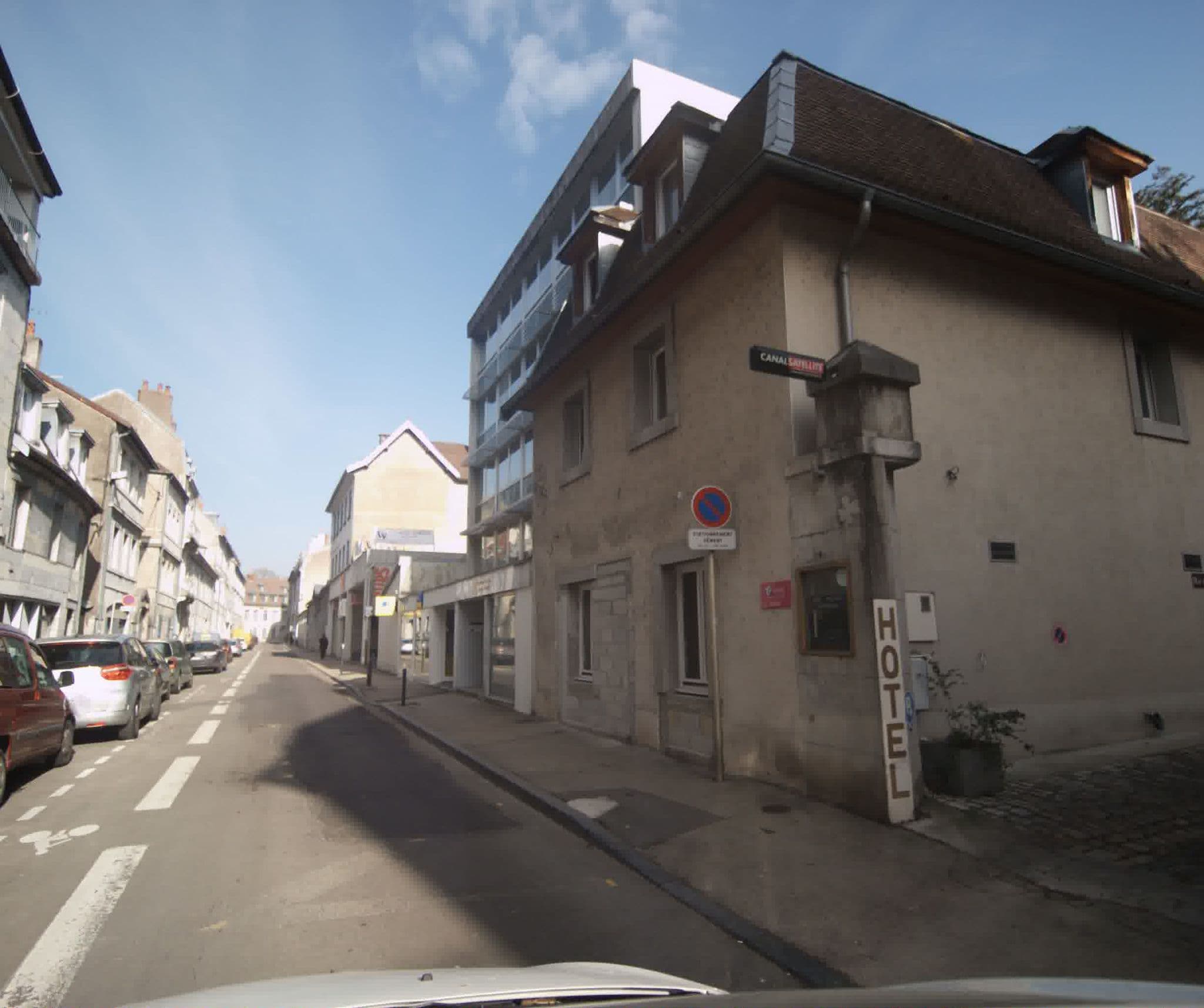 Street view near Best Western Citadelle, Besançon — © sogefi (CC BY-SA · Mapillary)