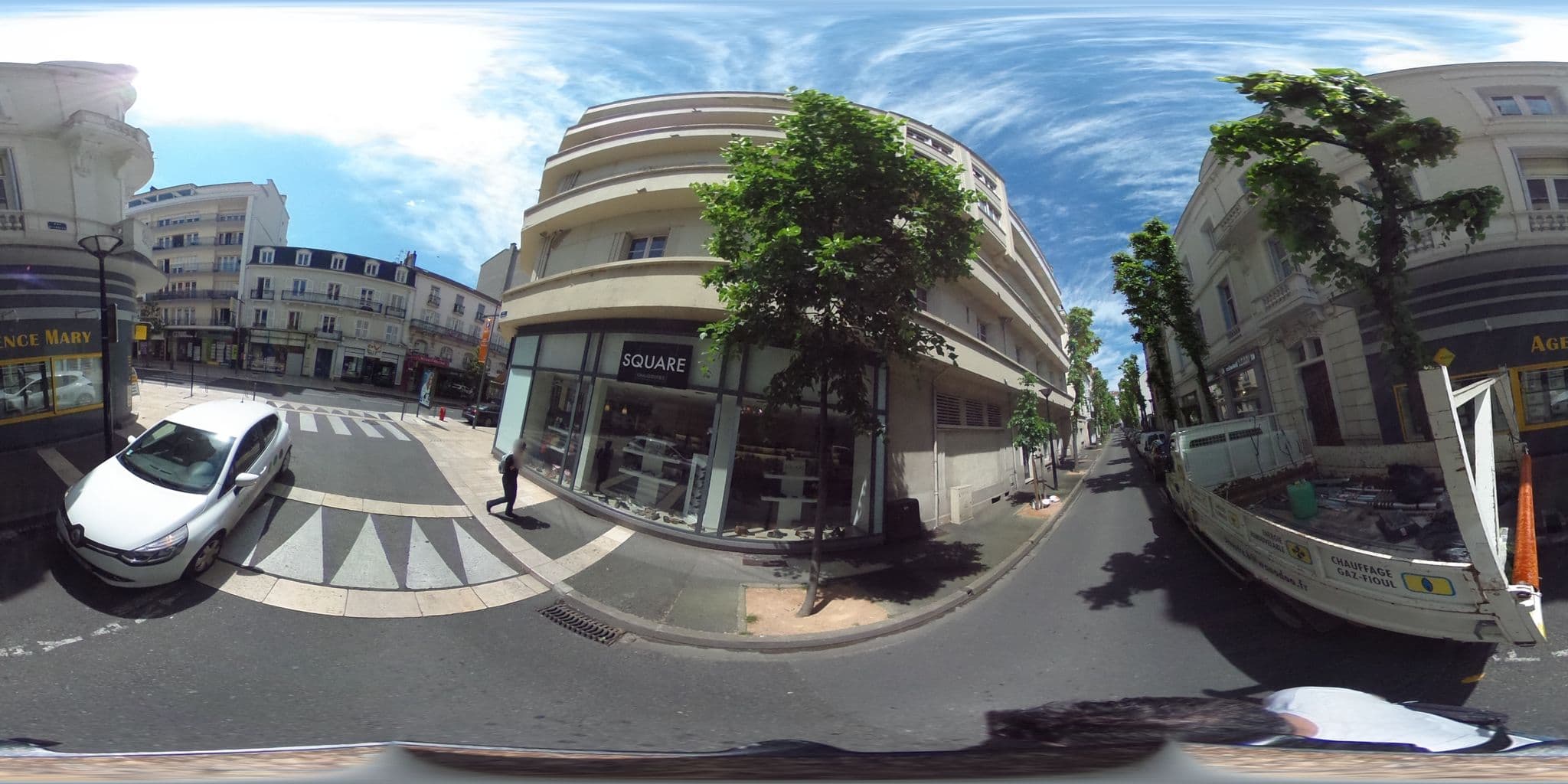 Street view near Le Patio, Vichy — © zimmy (CC BY-SA · Mapillary)