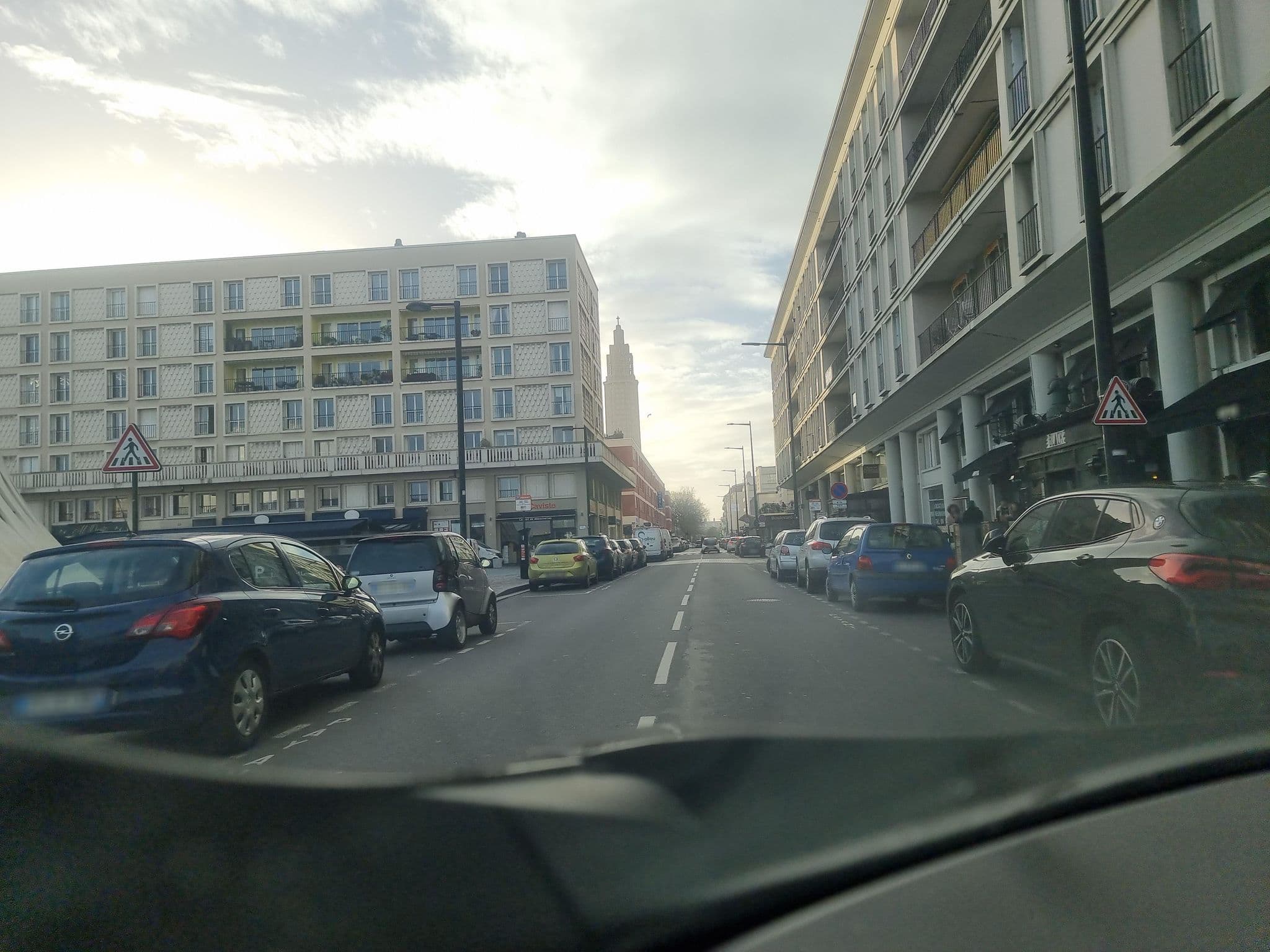 Street view near Best western Art hôtel, Le Havre — © Peruanio (CC BY-SA · Mapillary)