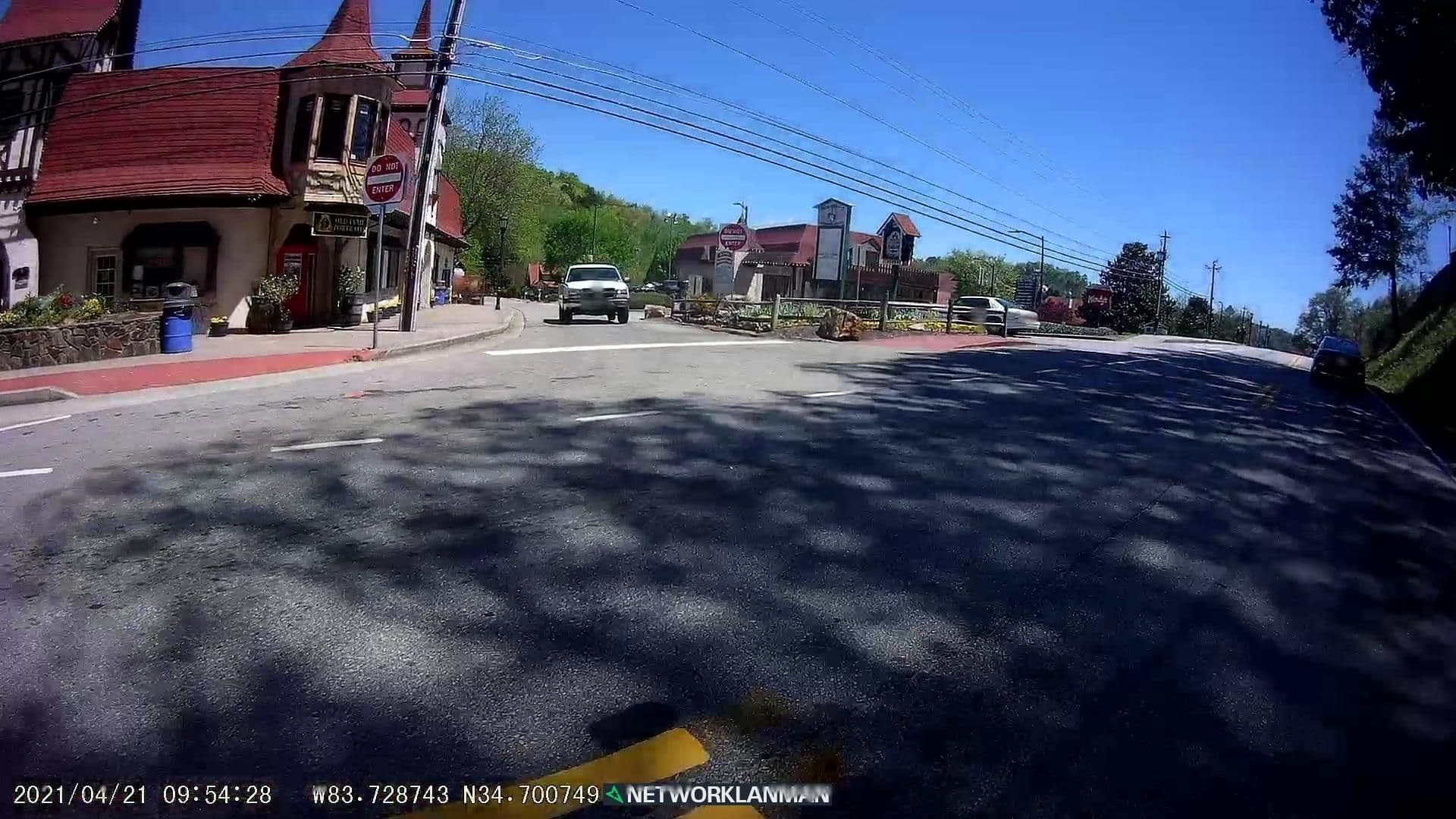 Street view near Room 602, Clarkesville — © networklanman (CC BY-SA · Mapillary)