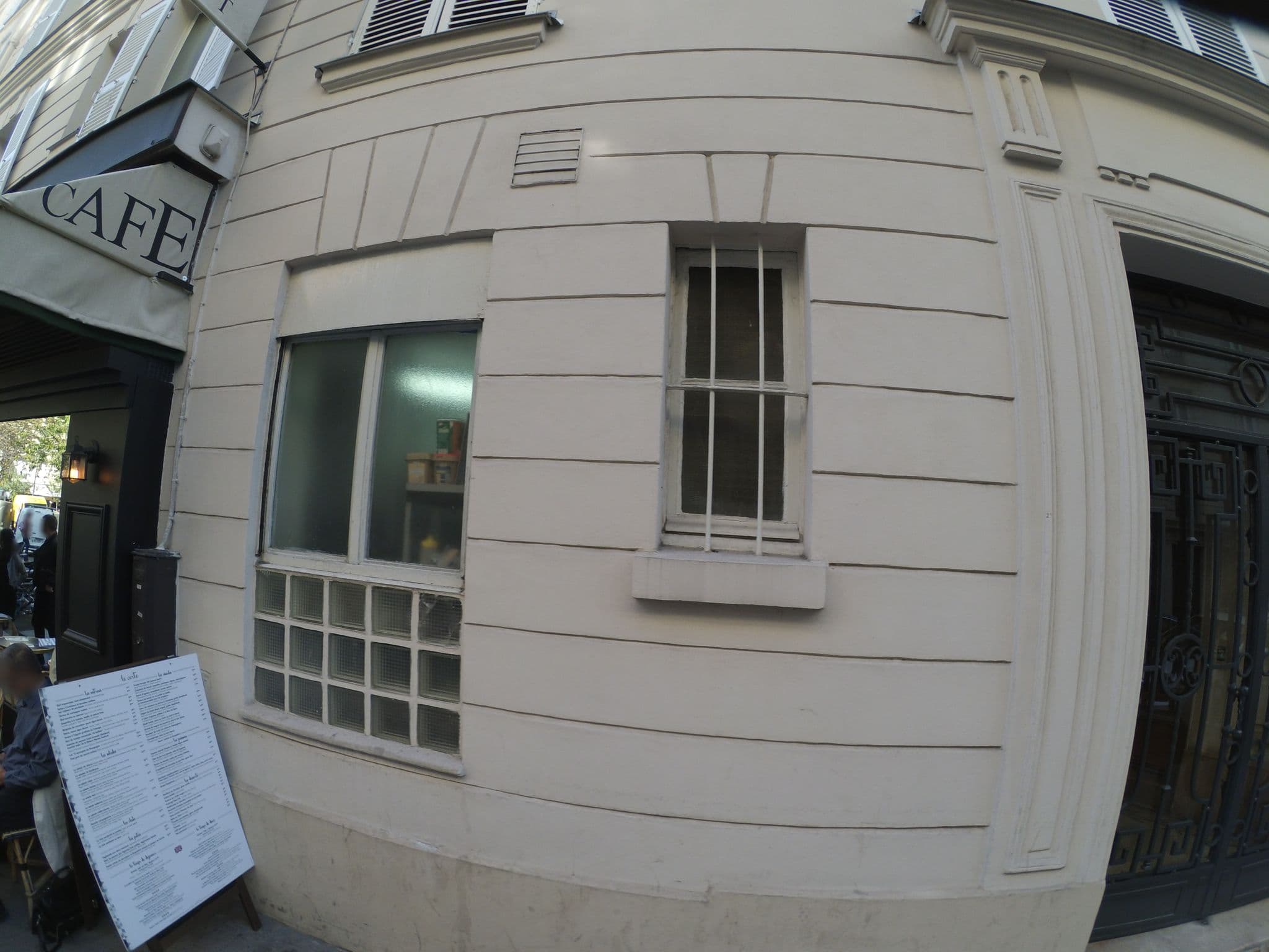 Street view near Étoile Saint-Ferdinand, Neuilly-sur-Seine — © stephanep (CC BY-SA · Mapillary)