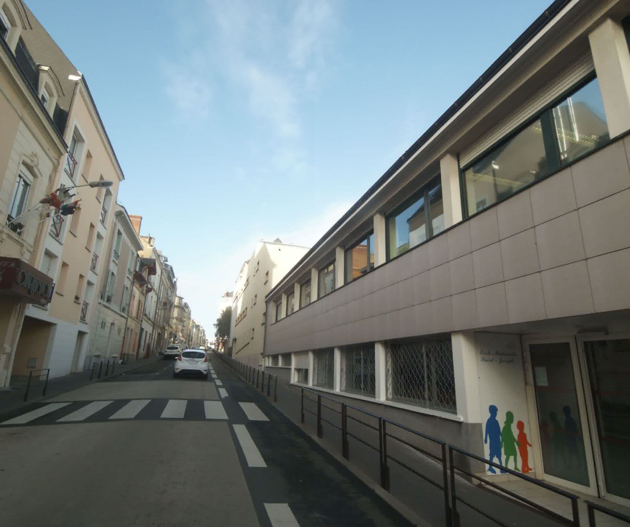 Street view near Le Charleston, Le Mans — © sogefi (CC BY-SA · Mapillary)