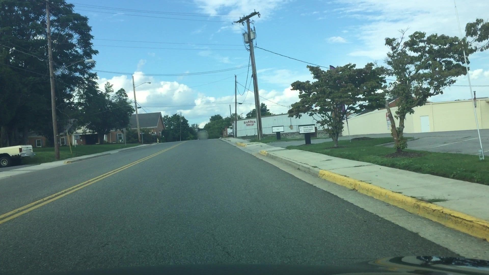 Street view near walnut inn, Wytheville — © lvl5 (CC BY-SA · Mapillary)