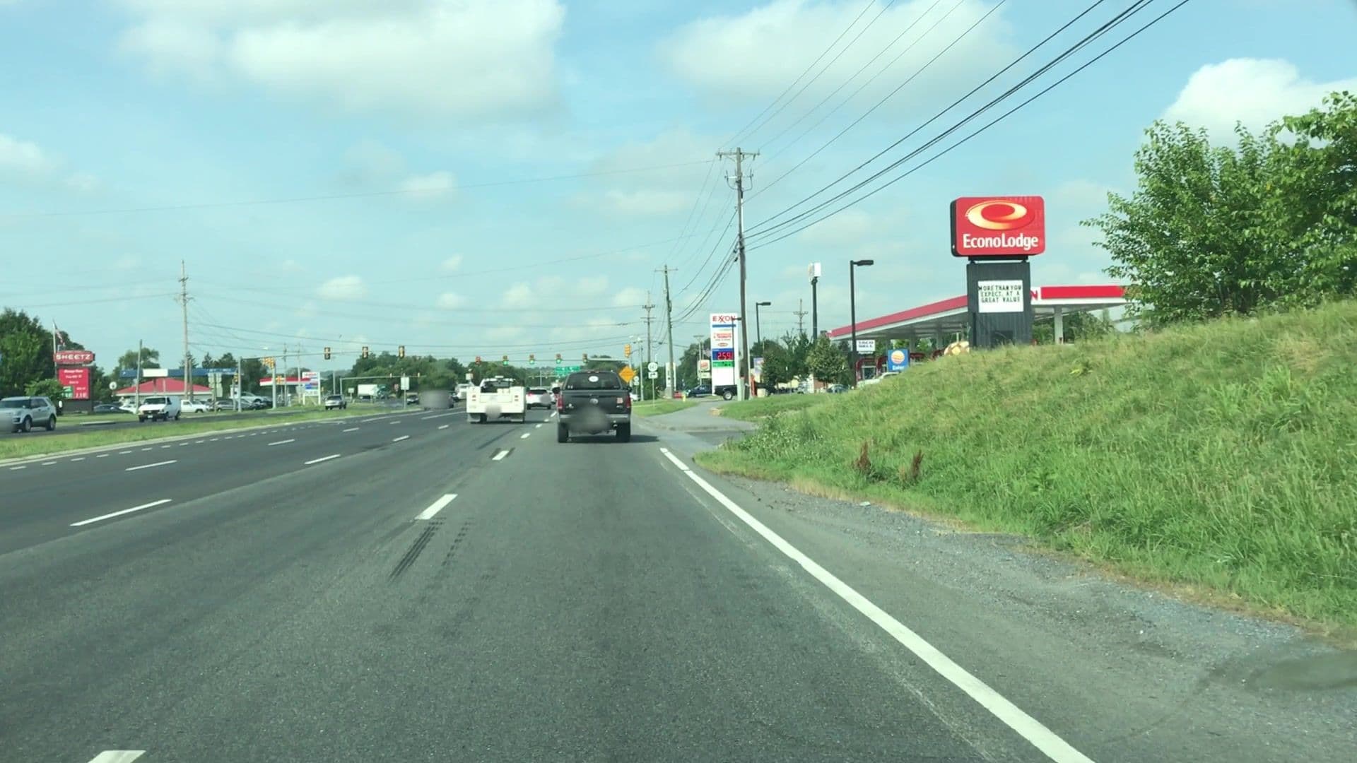 Street view near Days Inn By Wyndham Winchester North, Stephens City — © lvl5 (CC BY-SA · Mapillary)