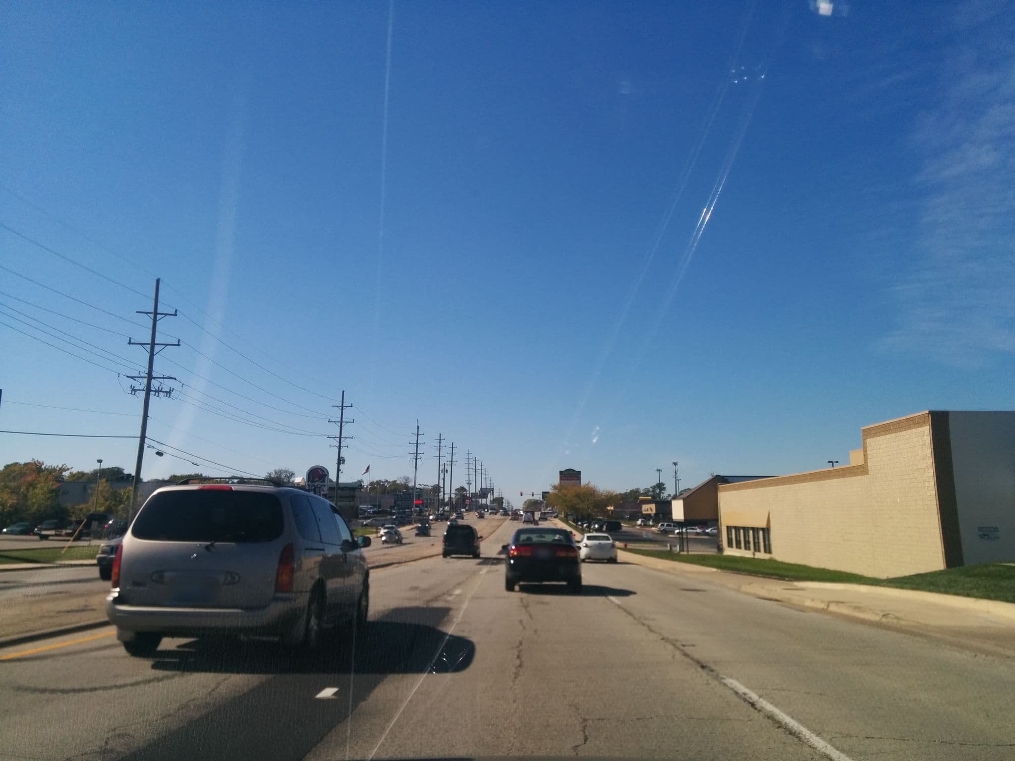 Street view near Motel 6, Oakbrook Terrace — © garret (CC BY-SA · Mapillary)