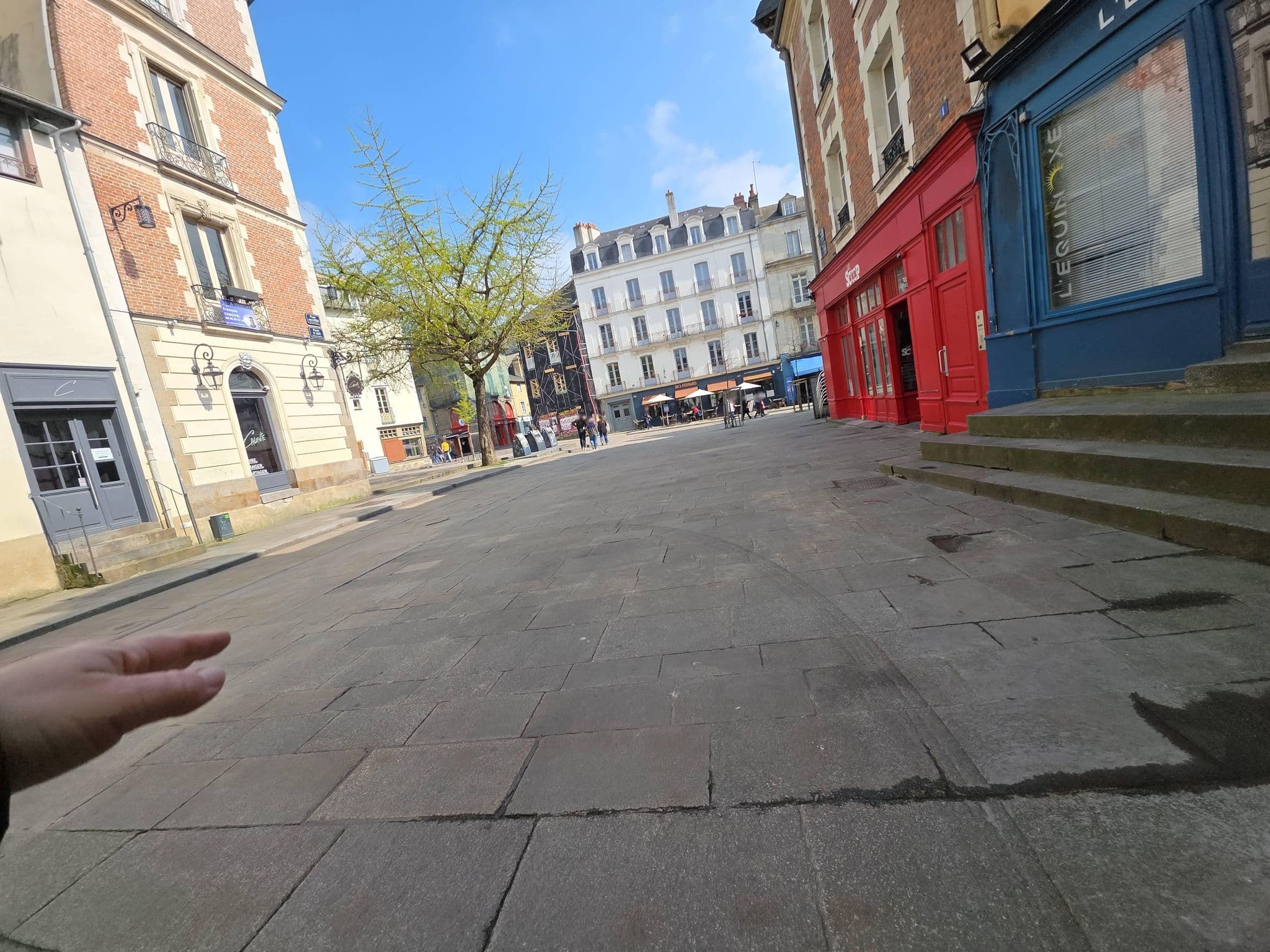 Street view near Hôtel des Lices, Rennes — © alisonT (CC BY-SA · Mapillary)