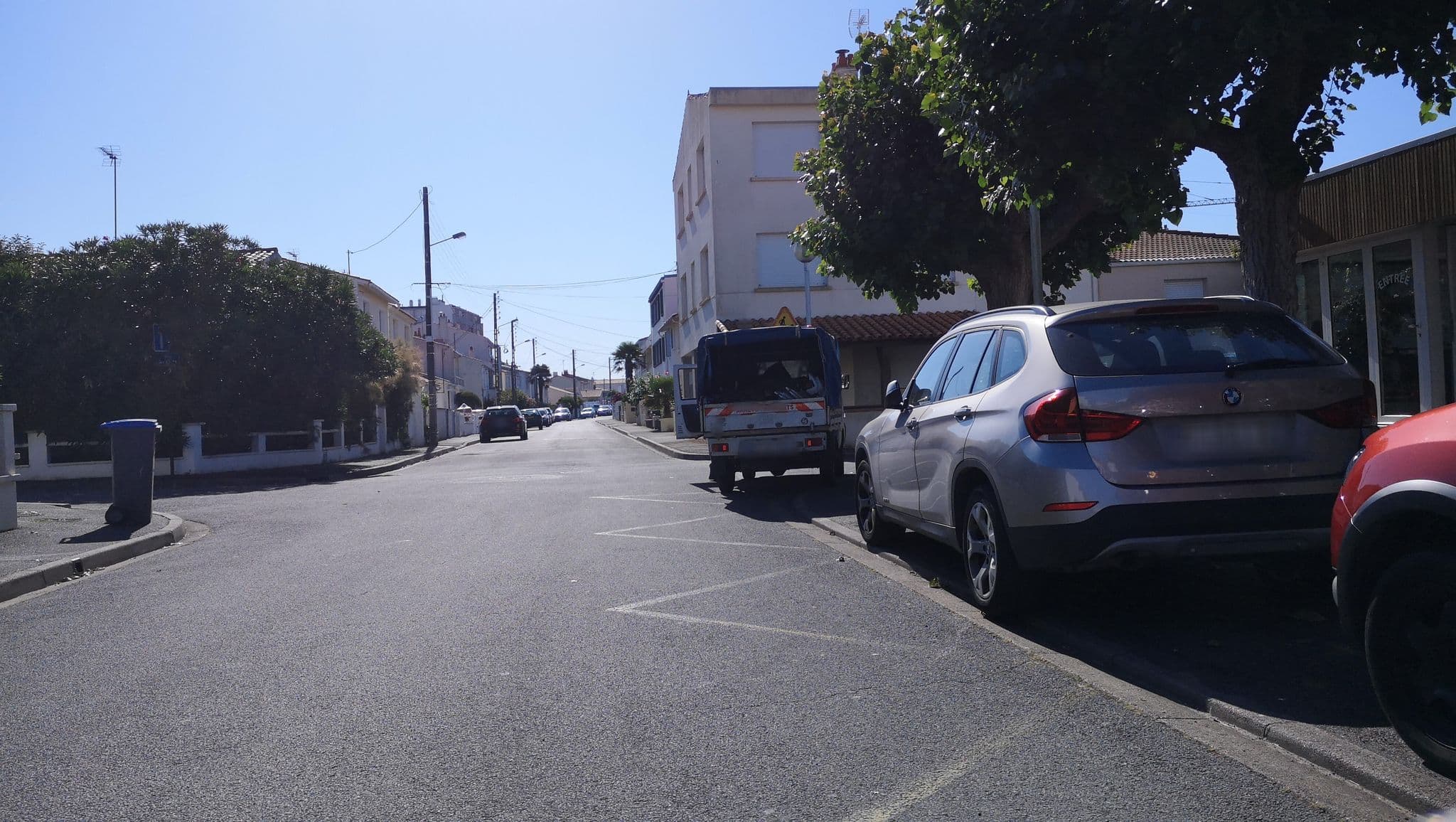Street view near Hôtel Vent Des Globes, Les Sables-d'Olonne — © u4y0u (CC BY-SA · Mapillary)