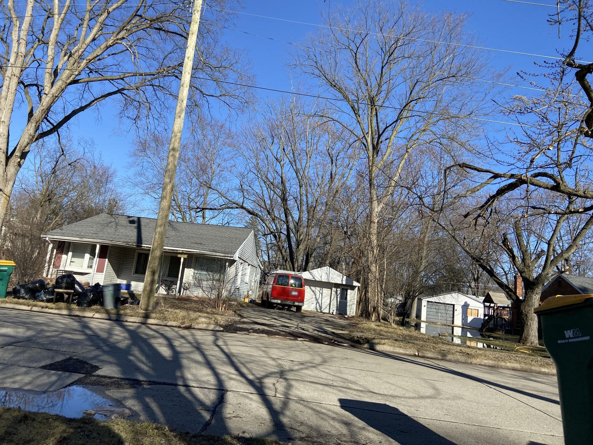 Street view near park motel, Farmington Hills — © plumgarden (CC BY-SA · Mapillary)