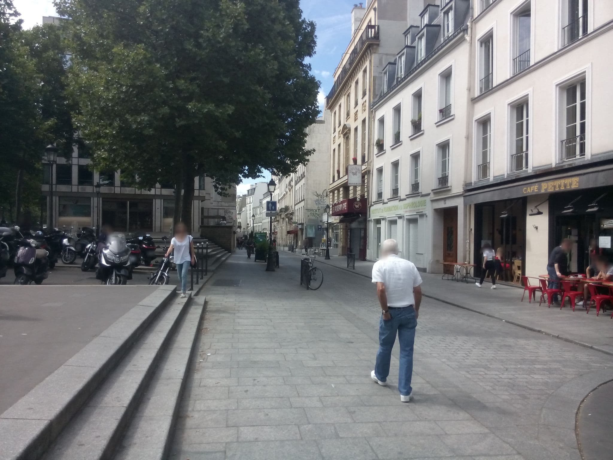 Street view near M&J, Porte Saint-Martin — © jibec (CC BY-SA · Mapillary)