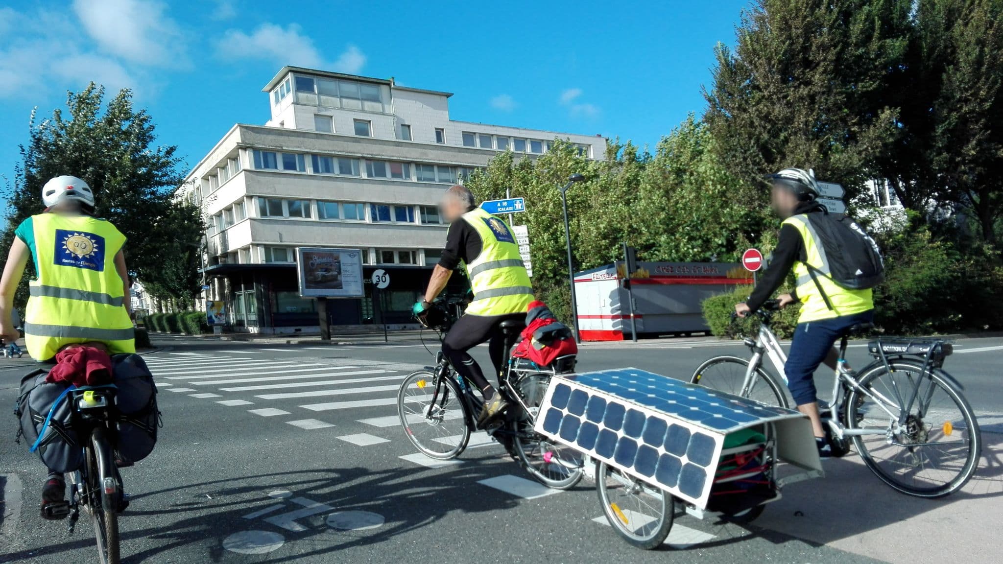 Street view near Le Mirador, Boulogne-sur-Mer — © theos (CC BY-SA · Mapillary)