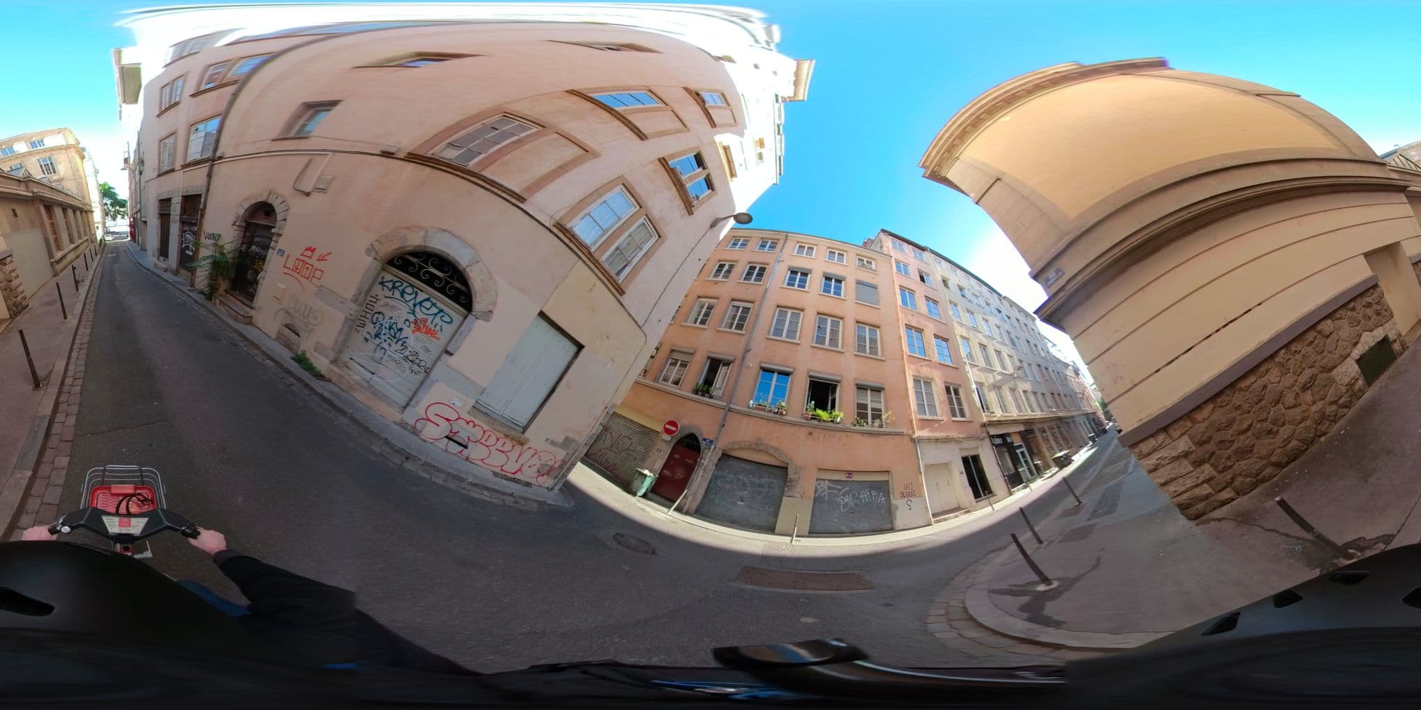 Street view near Hôtel Saint-Vincent, Lyon 01 — © po_gregoire (CC BY-SA · Mapillary)