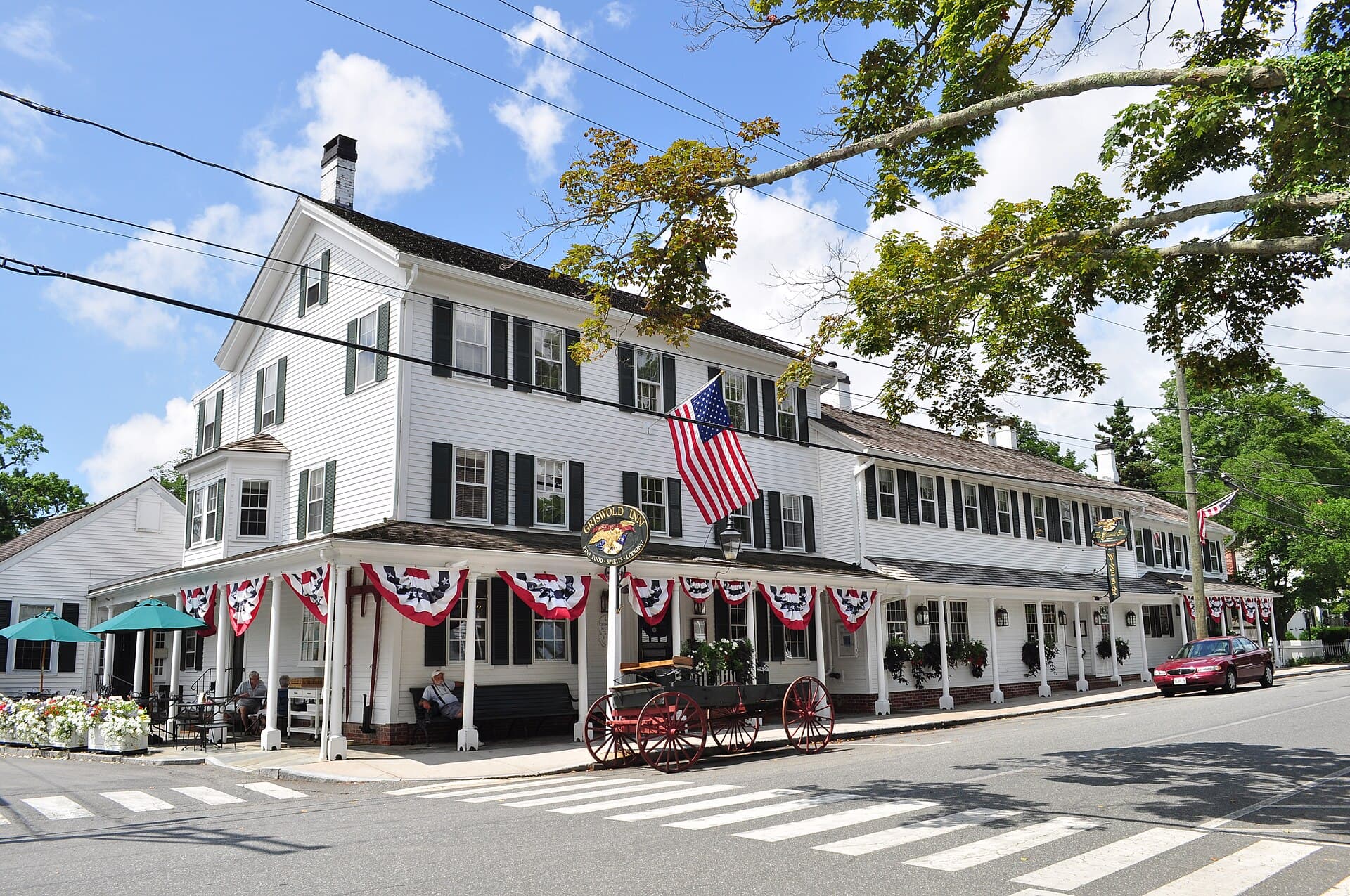 The Griswold Inn (via Wikimedia Commons, CC BY-SA 3.0)
