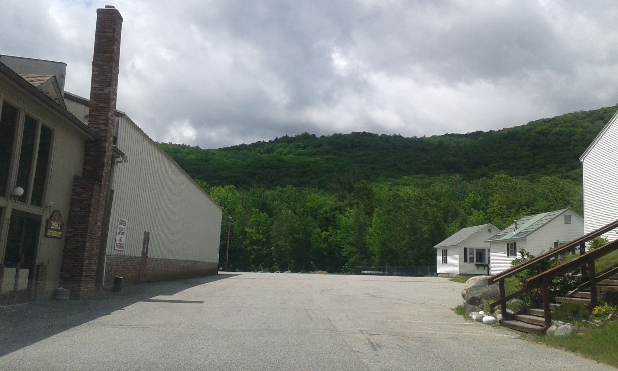 Street view near pool at the Beacon Inn, Woodsville — © thetornado76 (CC BY-SA · Mapillary)