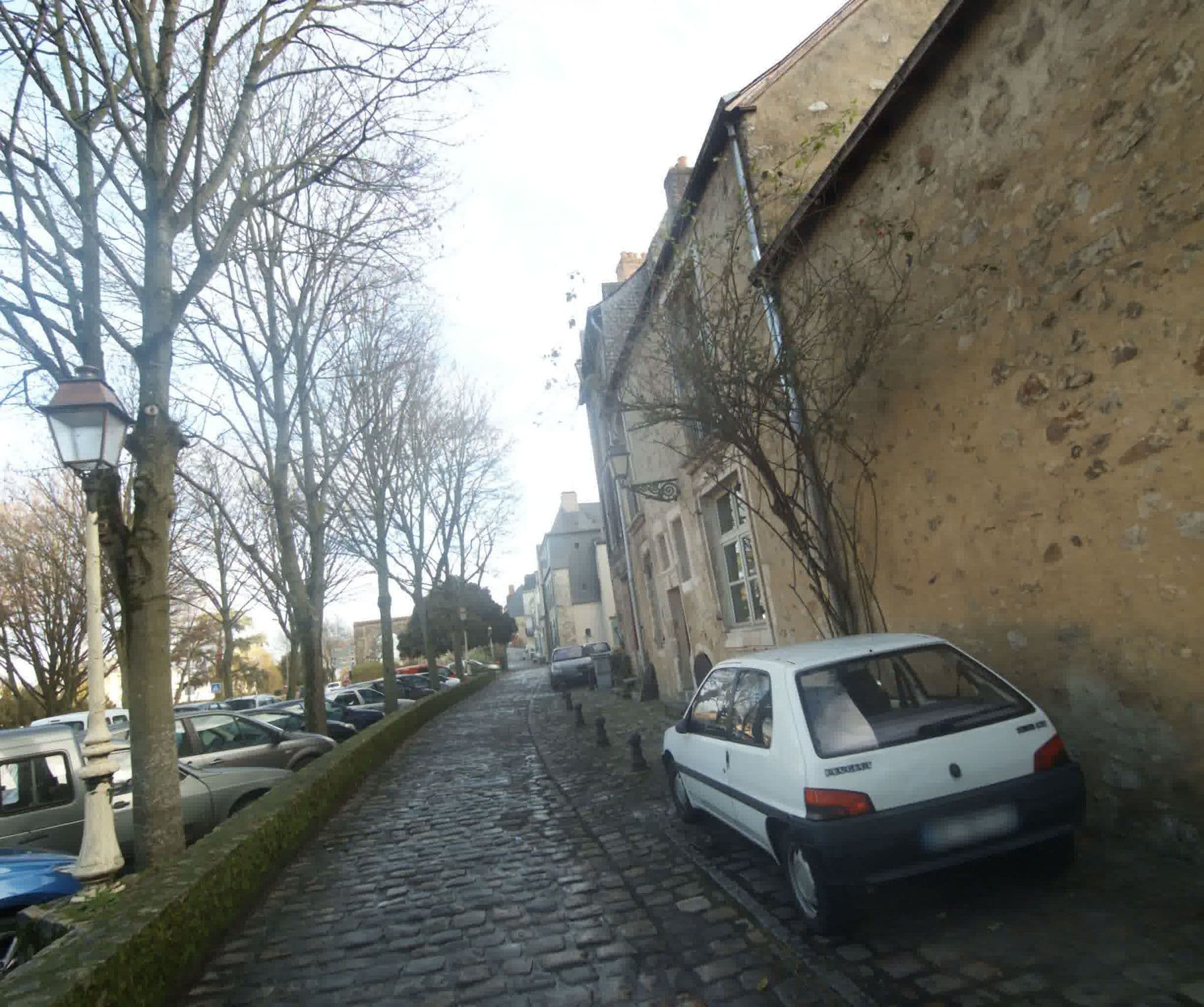 Street view near Logis de la Contrescarpe, Le Mans — © sogefi (CC BY-SA · Mapillary)