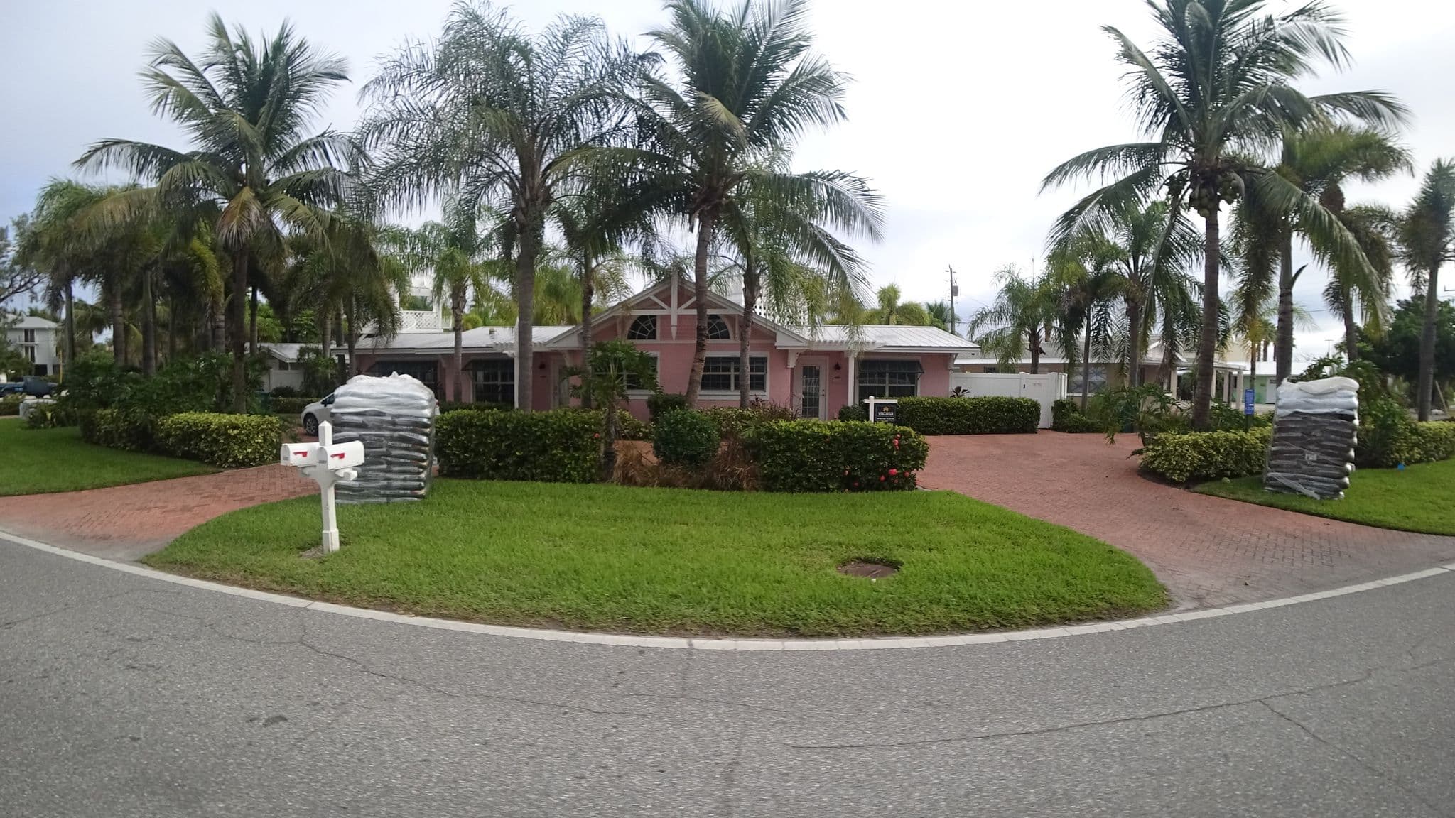 Street view near Palm Isle Village, Holmes Beach — © jpace (CC BY-SA · Mapillary)