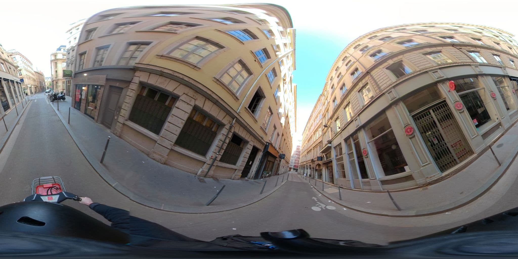 Street view near Modern' Hôtel, Lyon 01 — © po_gregoire (CC BY-SA · Mapillary)