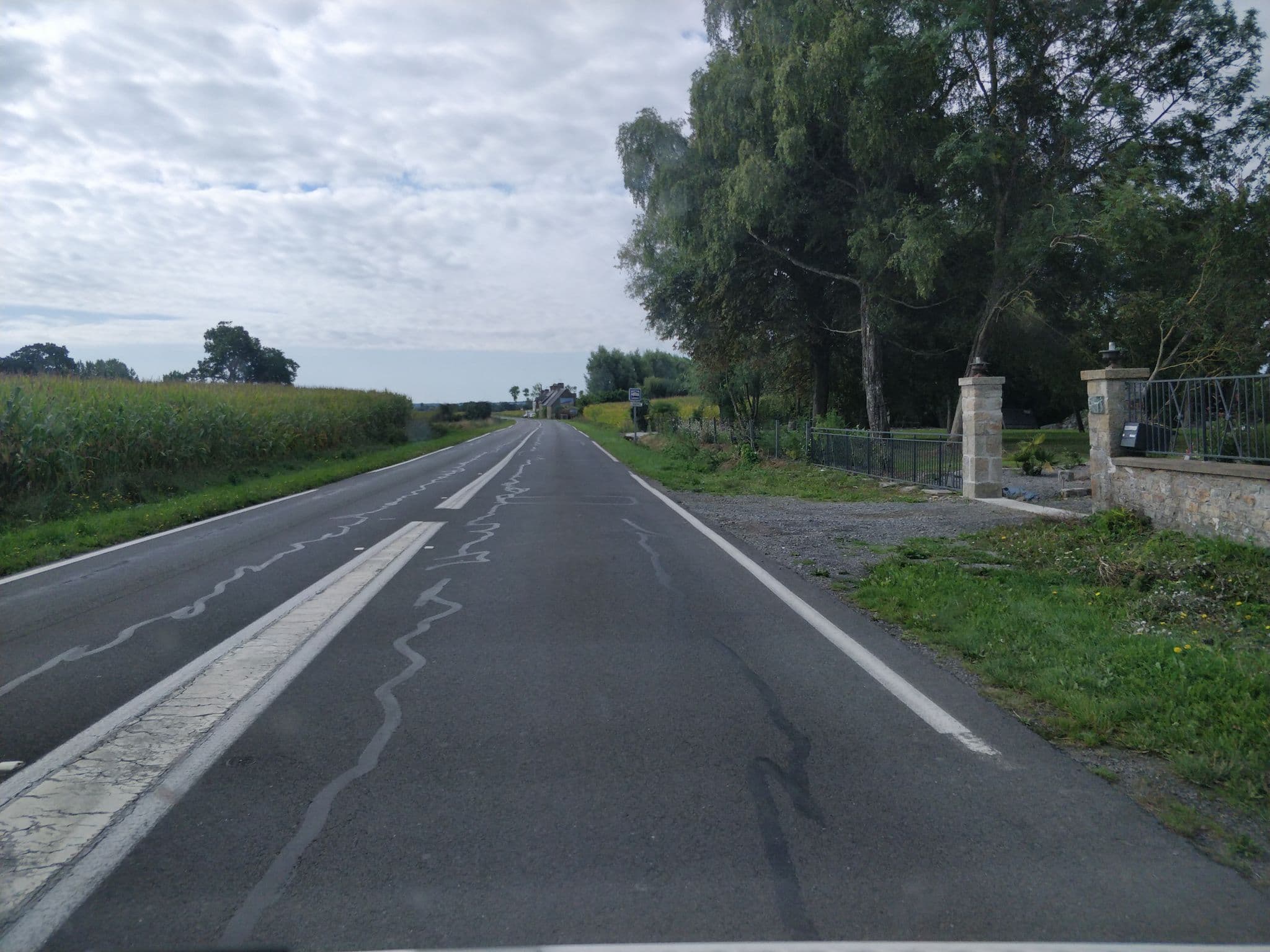 Street view near La Villa Saint-Martin, Pontorson — © raymond (CC BY-SA · Mapillary)