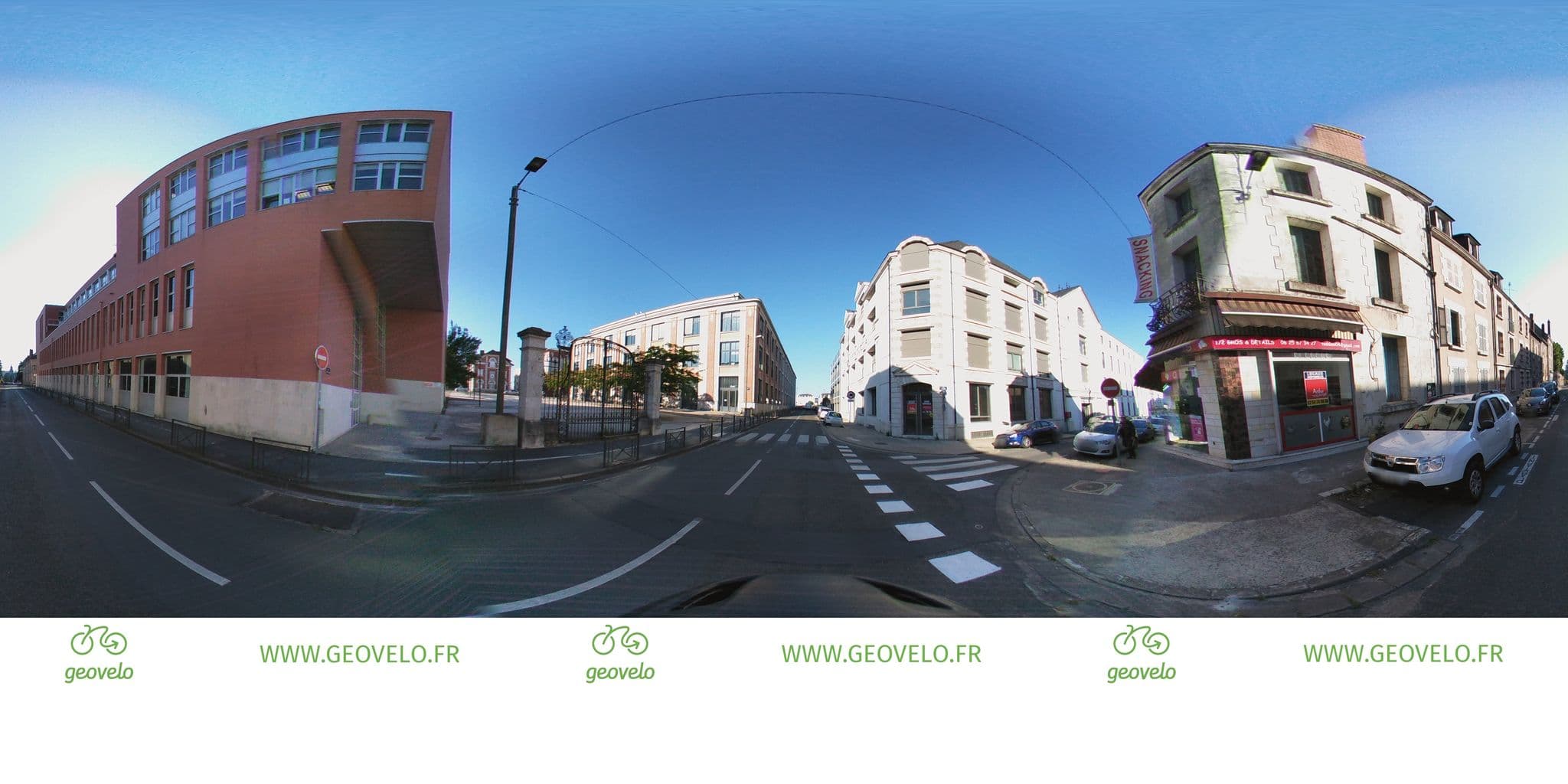Street view near Louise de Savoie, Blois — © simon_geovelo (CC BY-SA · Mapillary)