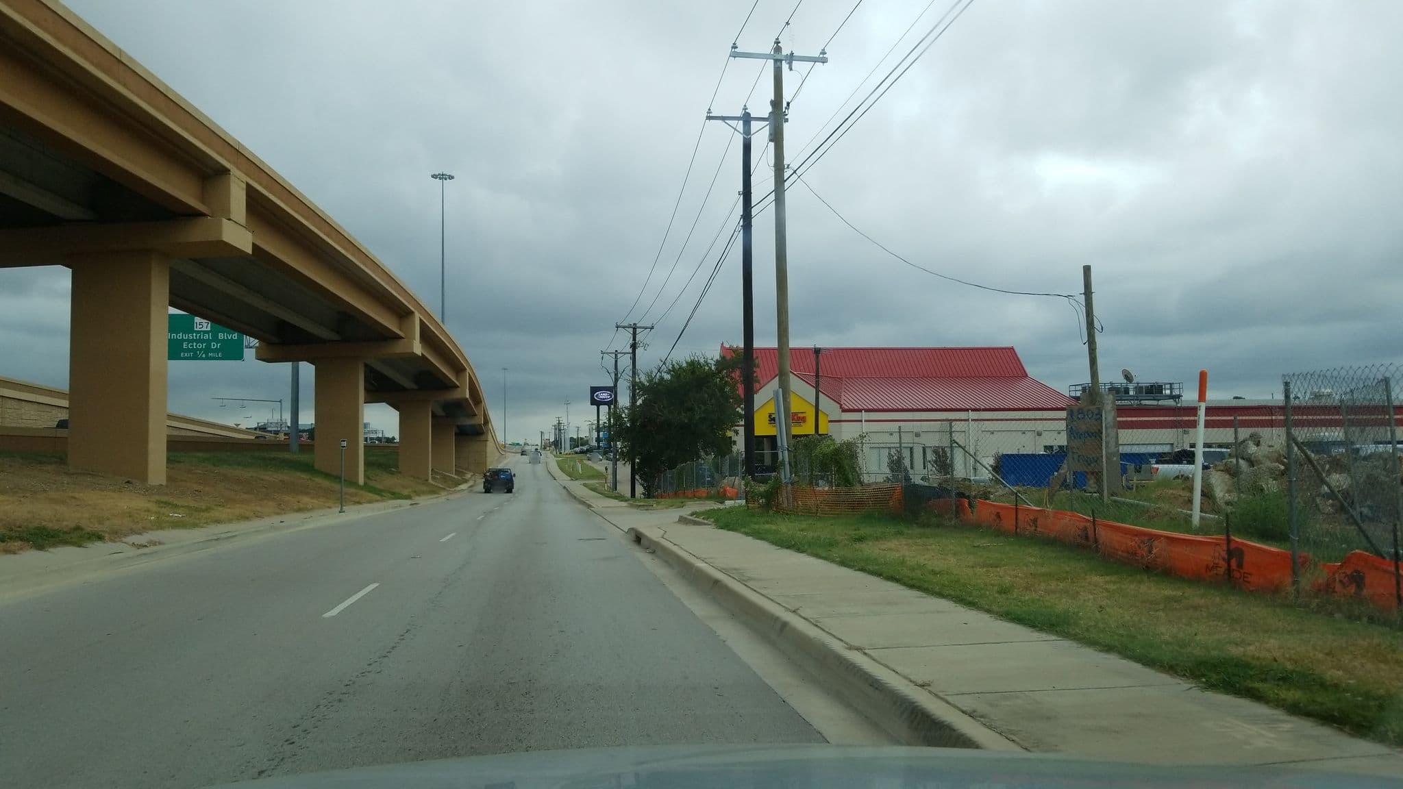 Street view near Comfort Inn & Suites, Euless — © charlie7842 (CC BY-SA · Mapillary)