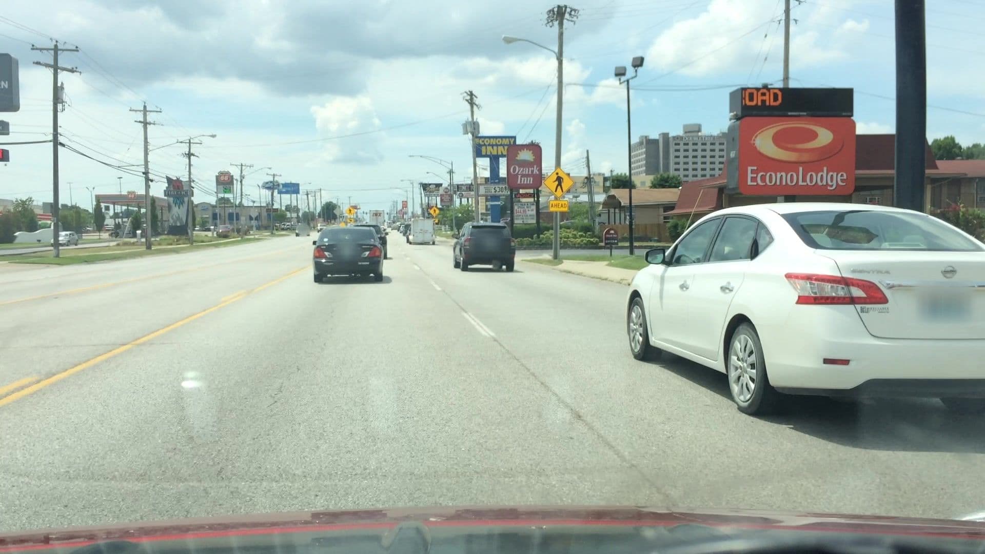 Street view near Econo Lodge, Springfield — © lvl5 (CC BY-SA · Mapillary)