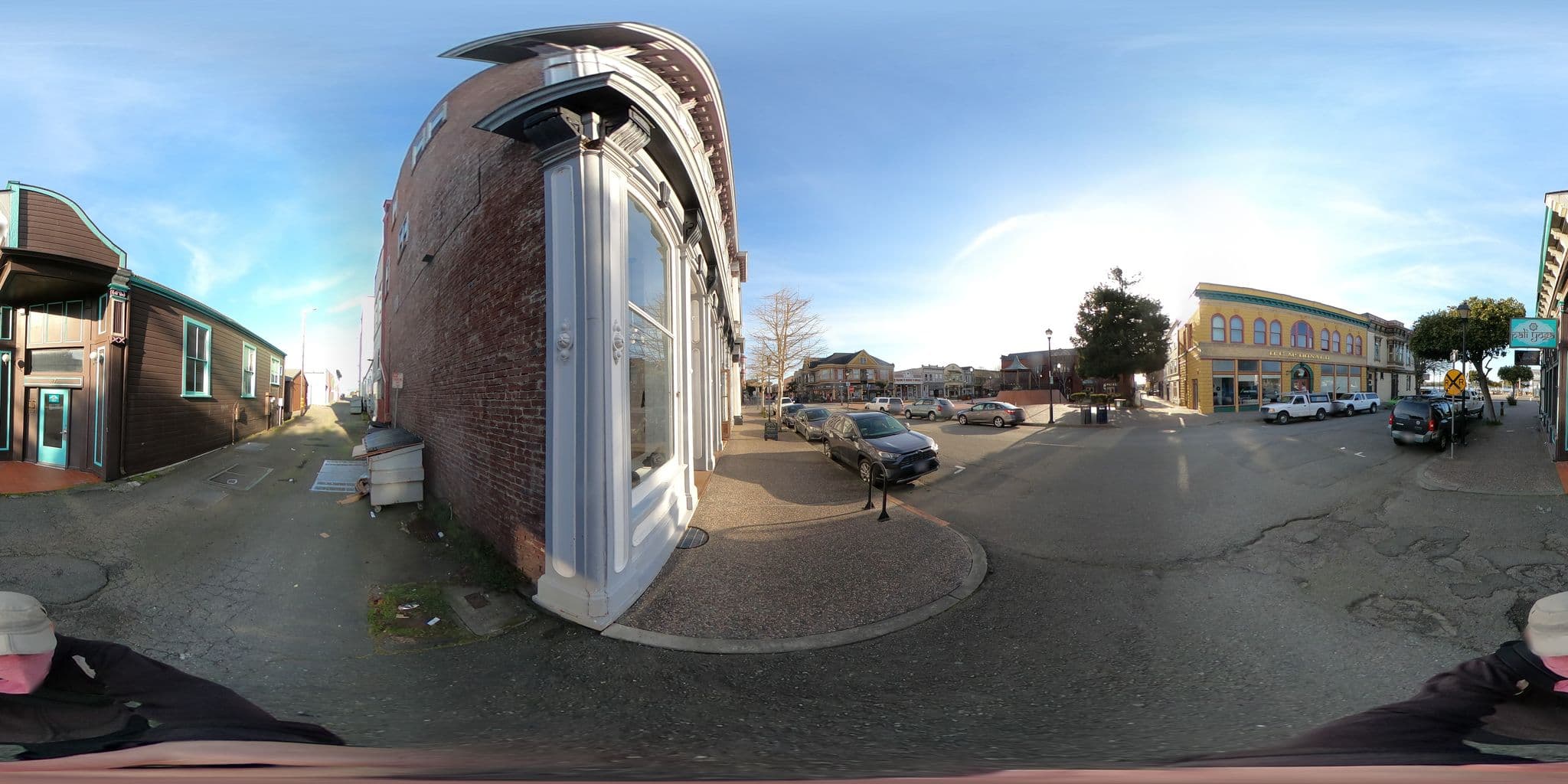 Street view near Waterfront Bed & Breakfast, Eureka — © jesseakaraccoon (CC BY-SA · Mapillary)