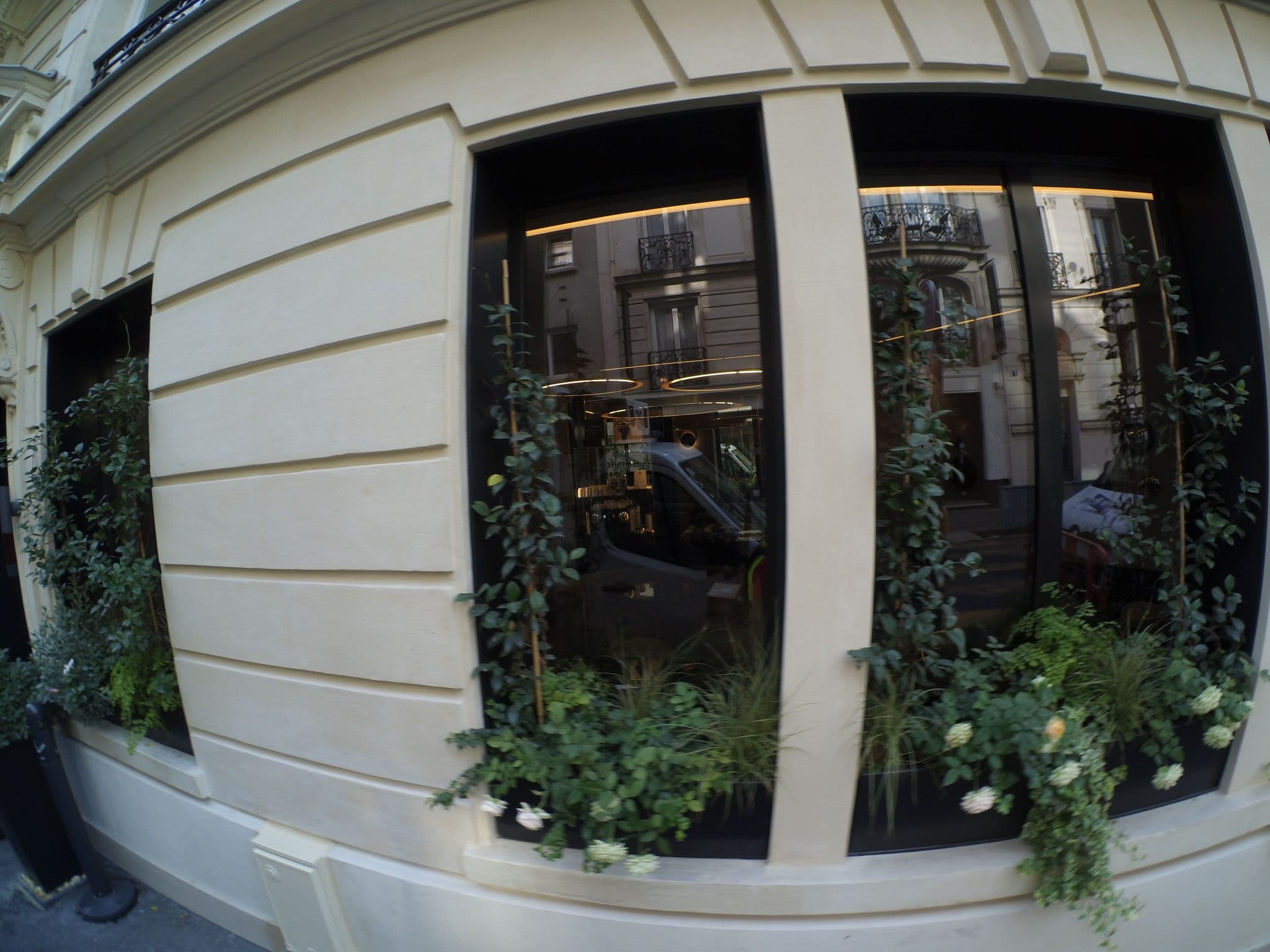 Street view near Le 10 Bis, Neuilly-sur-Seine — © stephanep (CC BY-SA · Mapillary)