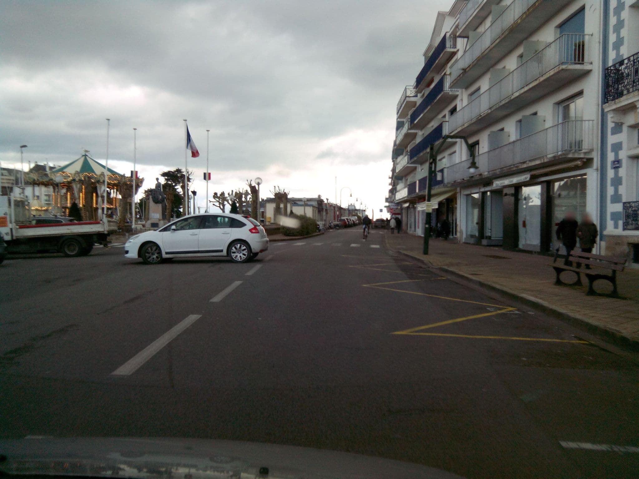 Street view near Hôtel les Farfadets, Le Pouliguen — © alainproviste (CC BY-SA · Mapillary)
