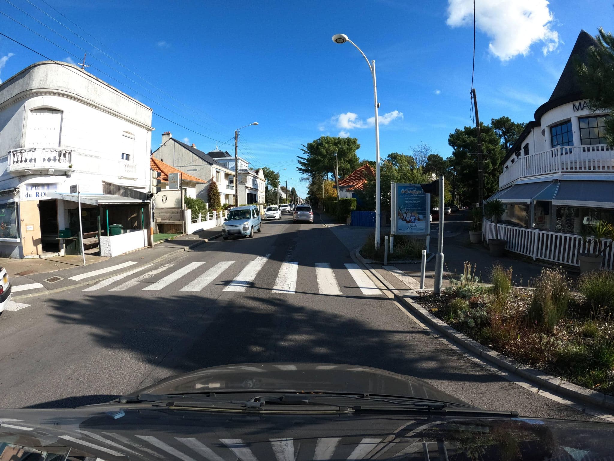 Street view near hotel indastreet, Le Pouliguen — © stephanep (CC BY-SA · Mapillary)