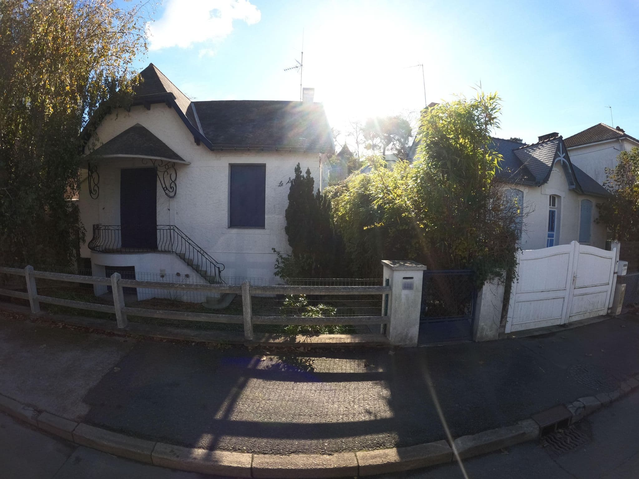 Street view near Inter Hotel, Le Pouliguen — © stephanep (CC BY-SA · Mapillary)