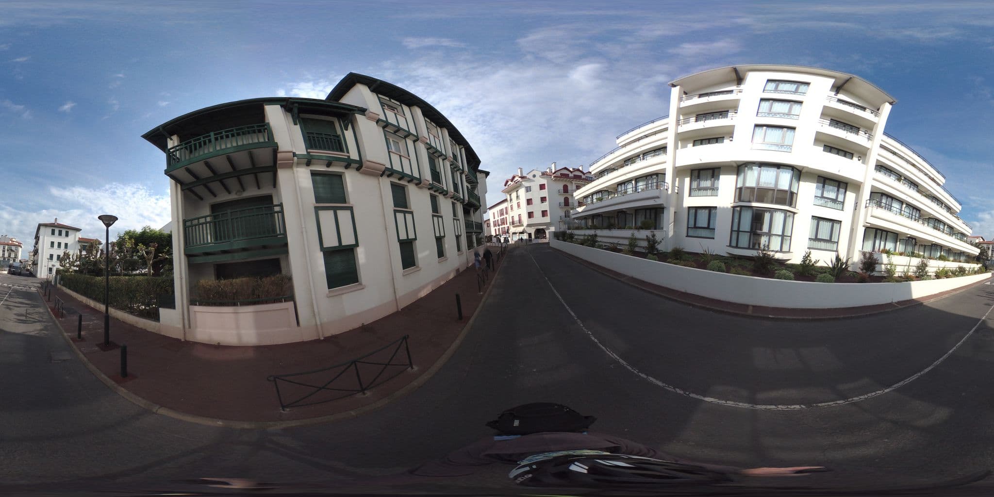 Street view near Hôtel Hélianthal by Thalazur, Saint-Jean-de-Luz — © geovelo (CC BY-SA · Mapillary)