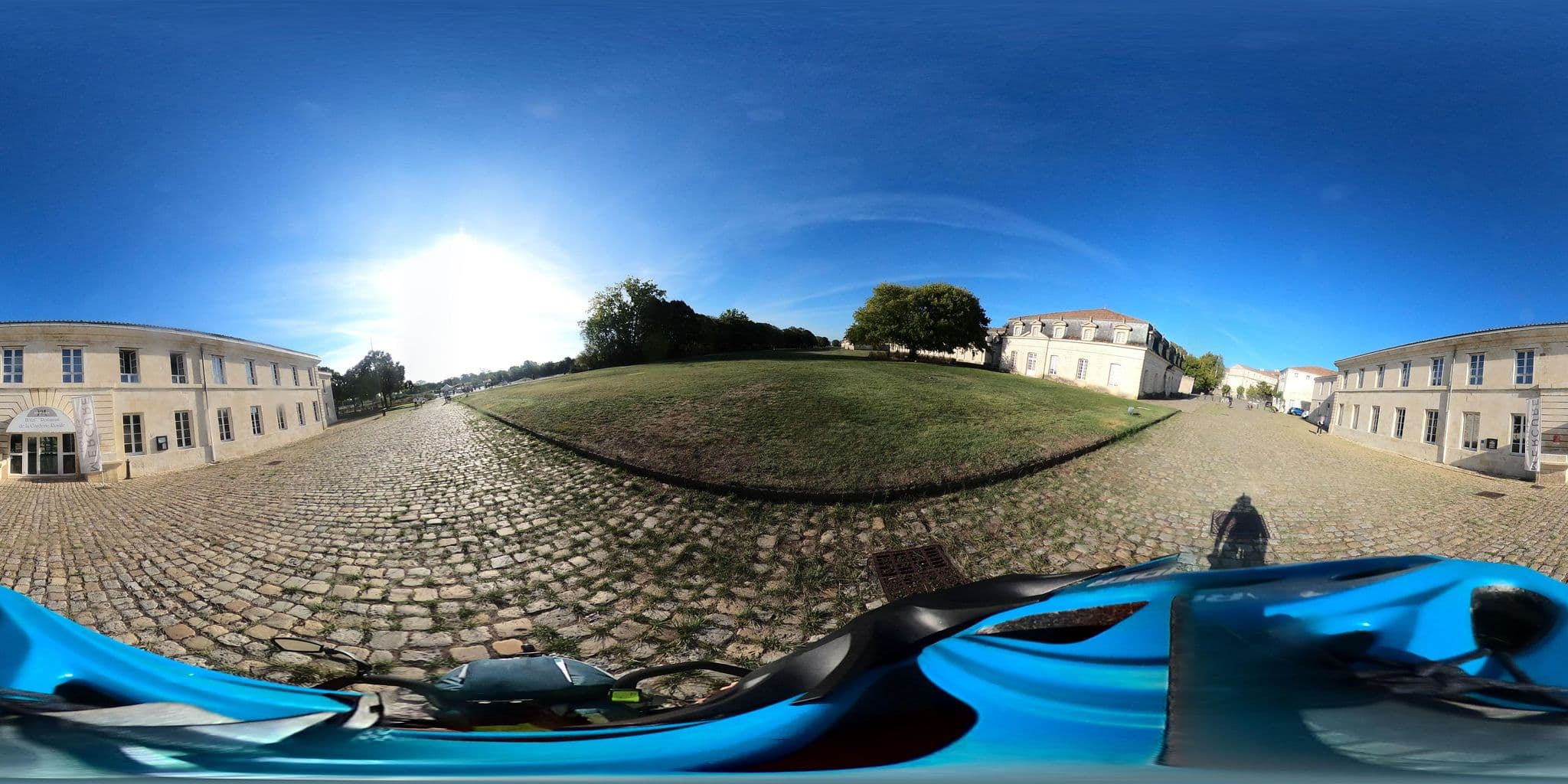 Street view near Hôtel Mercure Rochefort La Corderie Royale, Rochefort — © padididejurbise (CC BY-SA · Mapillary)