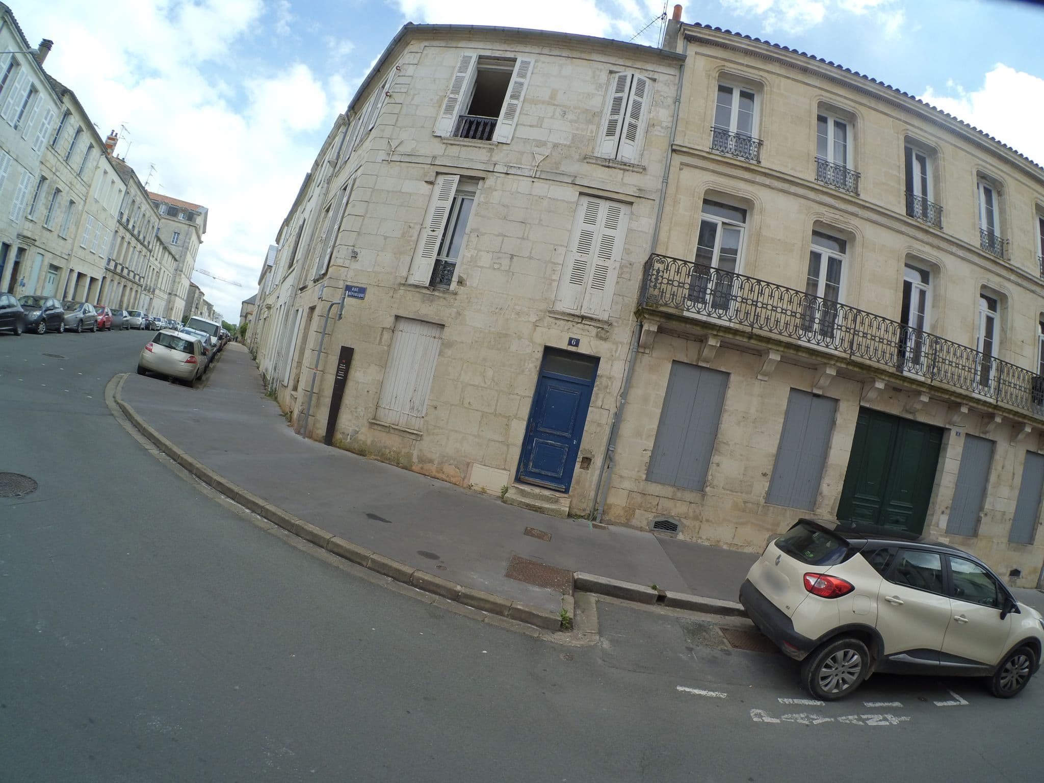 Street view near Roca Fortis, Rochefort — © stephanep (CC BY-SA · Mapillary)