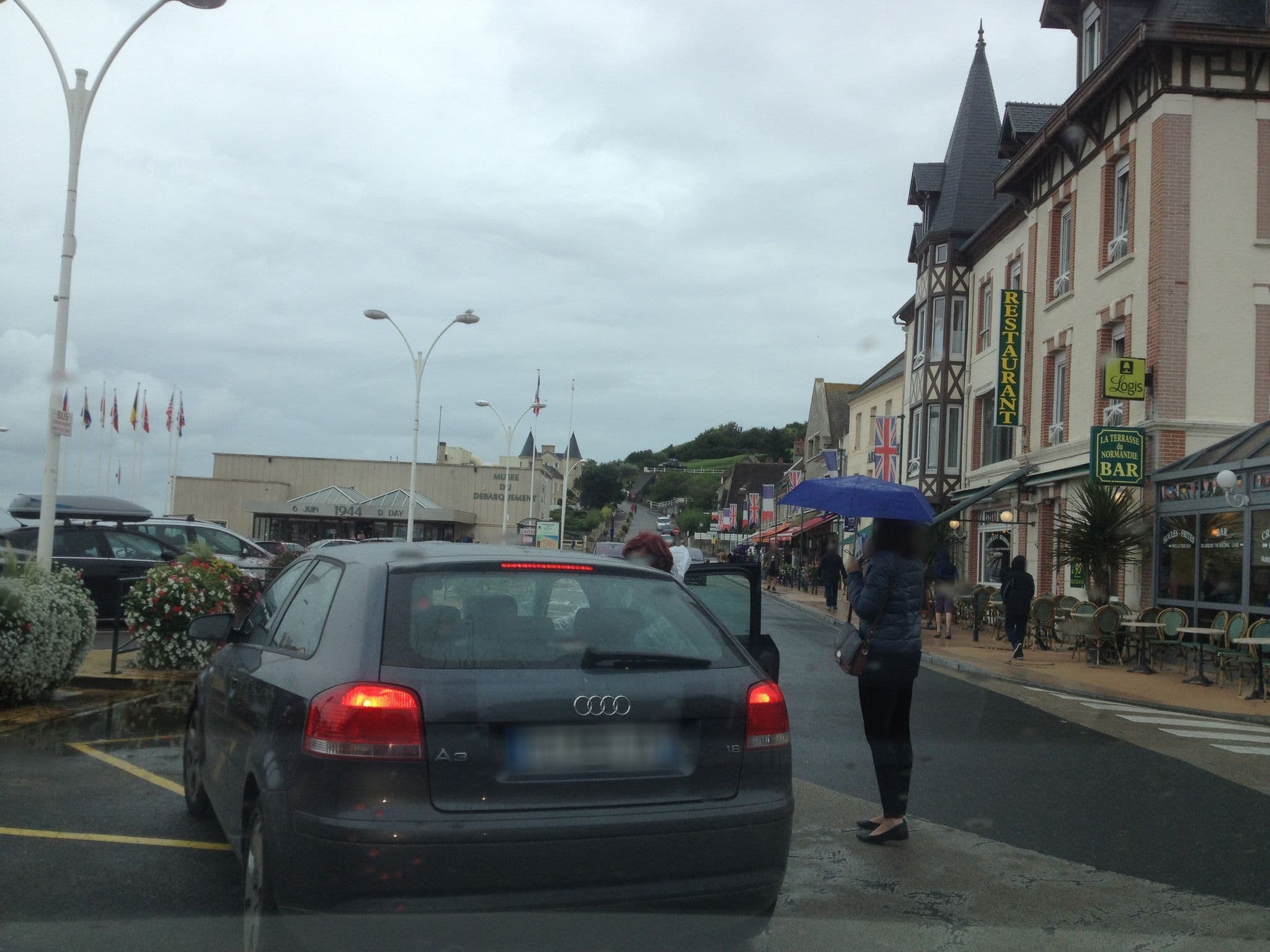 Street view near Arroplace Arromanches, Ver-sur-Mer — © jglacerda (CC BY-SA · Mapillary)