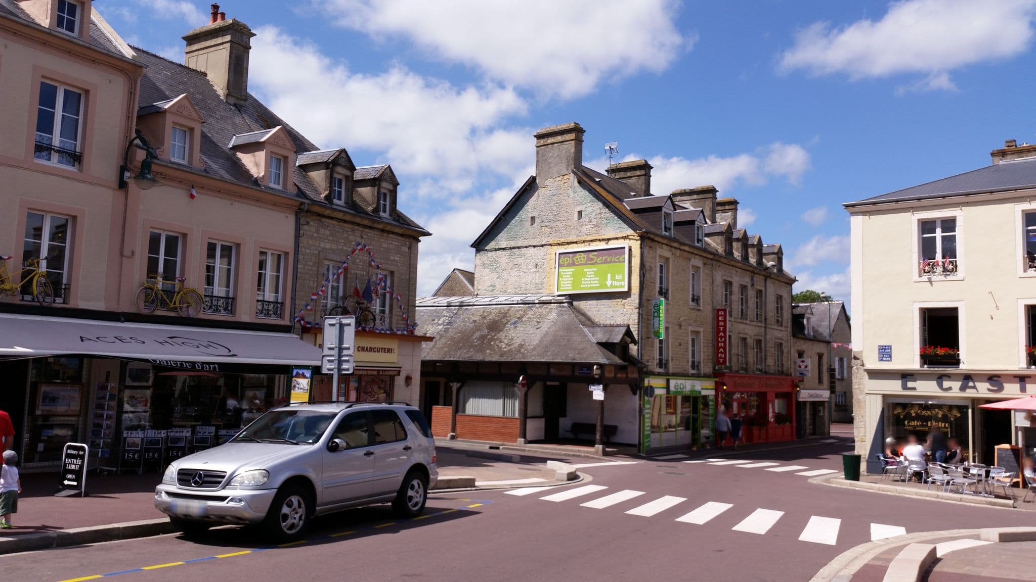 Street view near Au Jour J, Sainte-Mère-Église — © it_s_so_funny (CC BY-SA · Mapillary)