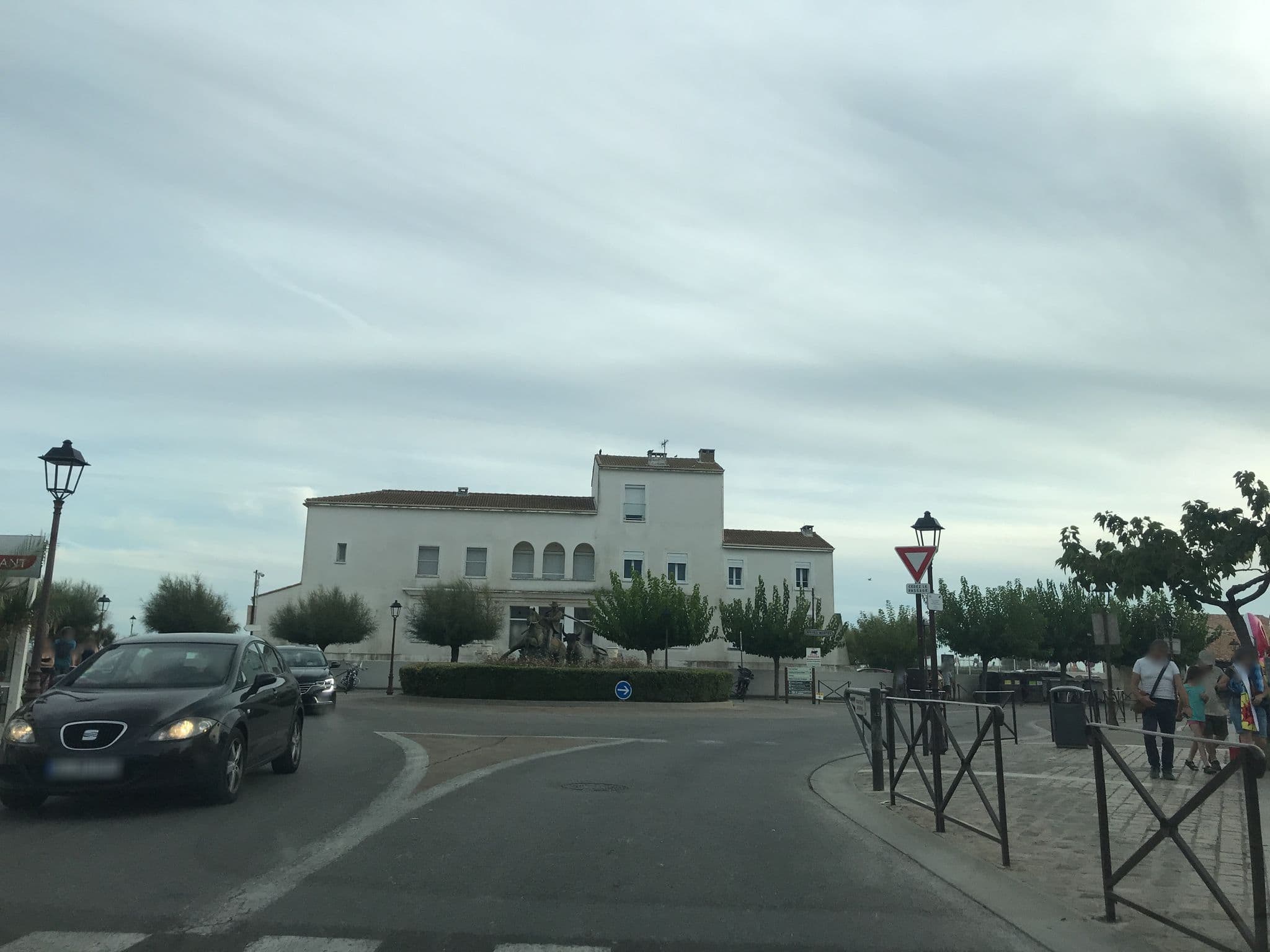 Street view near Hostellerie de Cacharel, Saintes-Maries-de-la-Mer — © pgiraud (CC BY-SA · Mapillary)