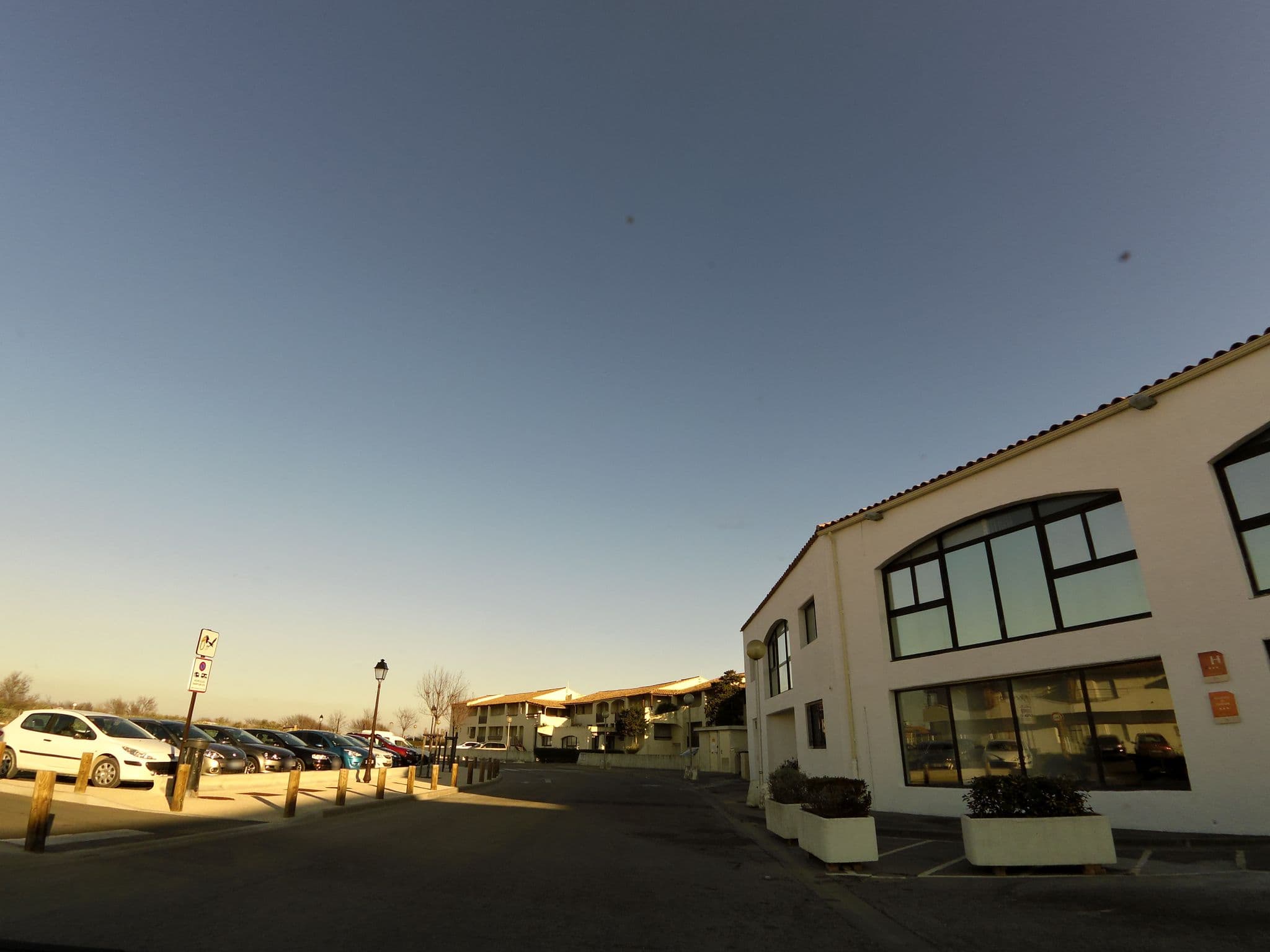 Street view near Résidence Thalacap, Saintes-Maries-de-la-Mer — © balooval (CC BY-SA · Mapillary)