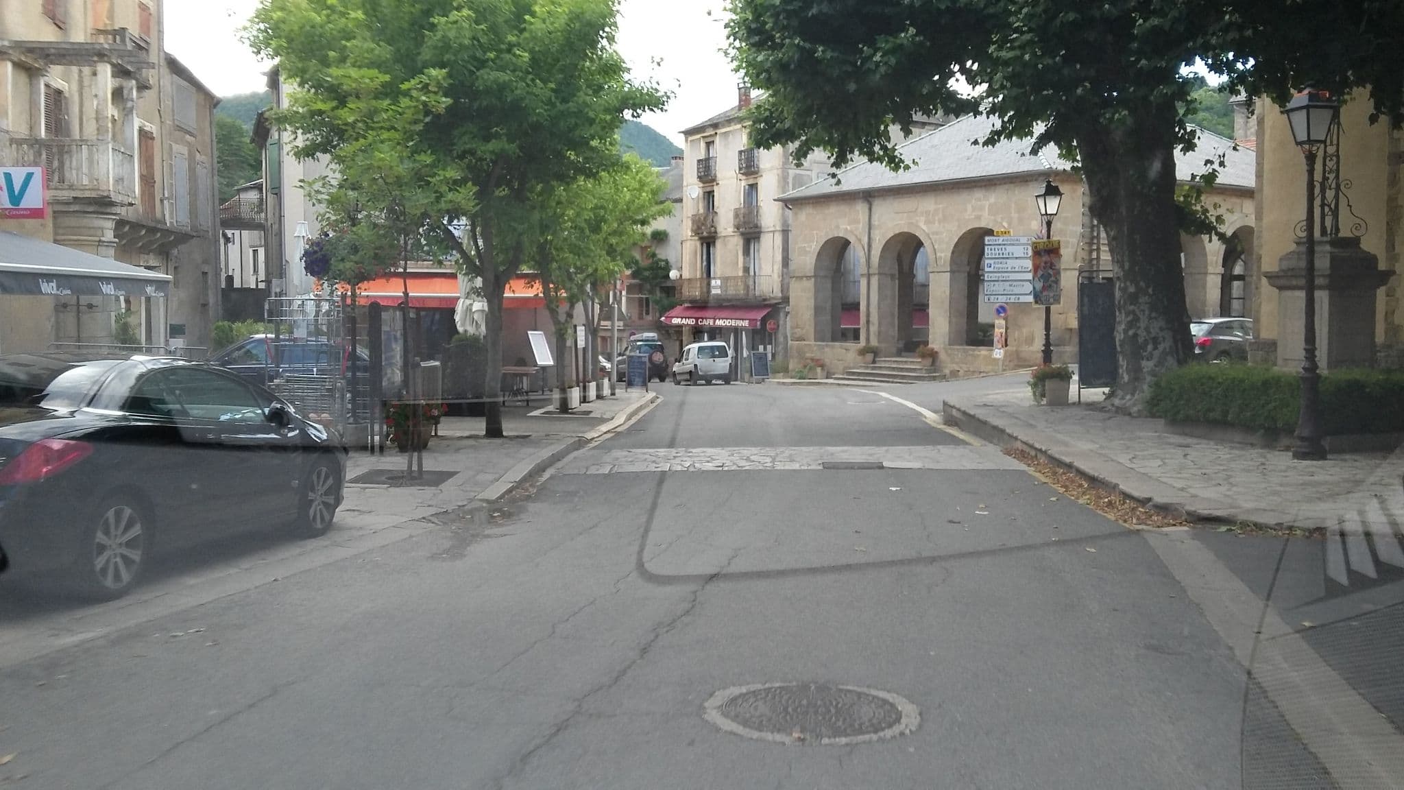 Street view near Papillon Jean-Michel, La Cavalerie — © foxandpotatoes (CC BY-SA · Mapillary)