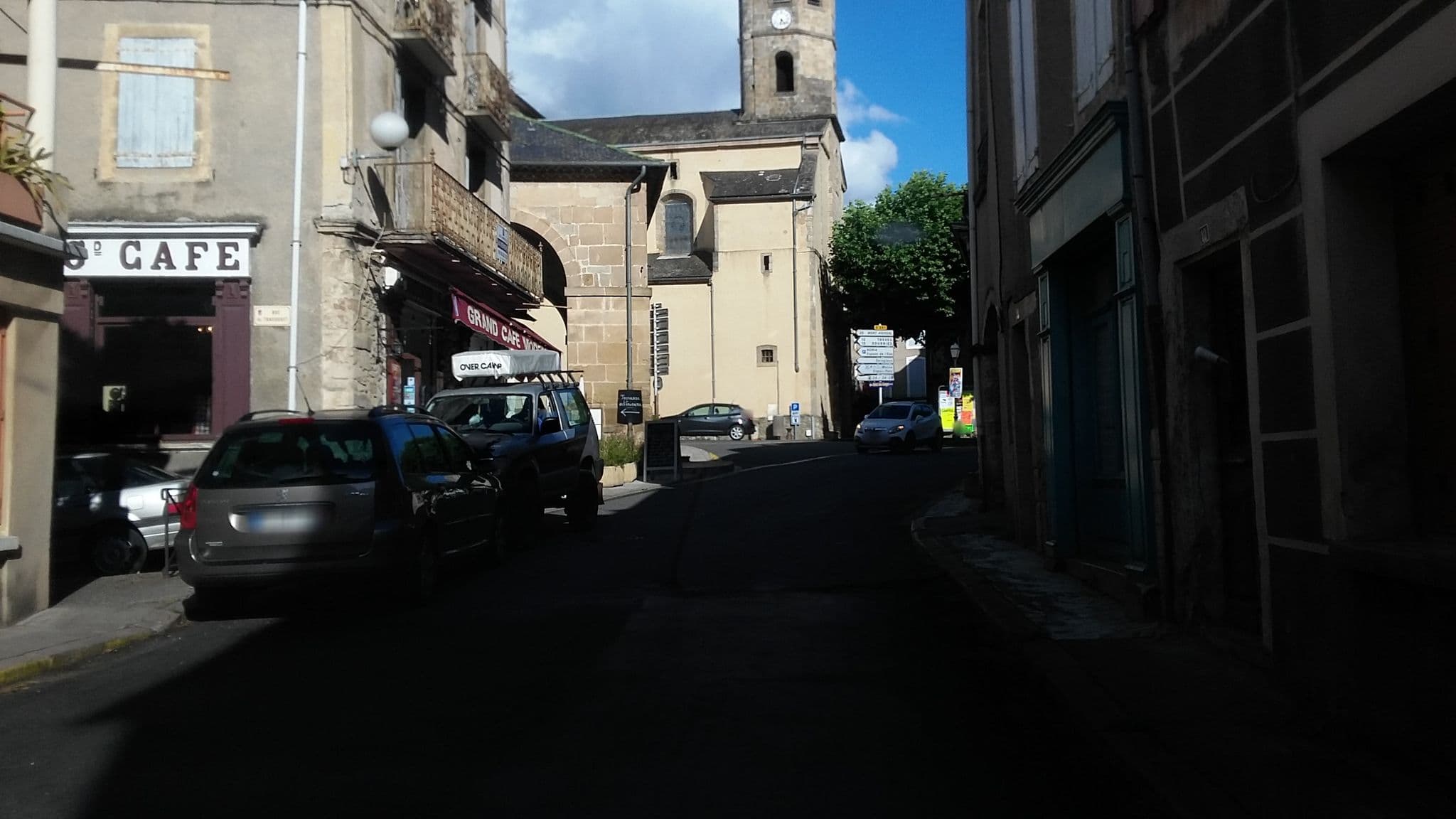 Street view near Papillon, La Cavalerie — © foxandpotatoes (CC BY-SA · Mapillary)