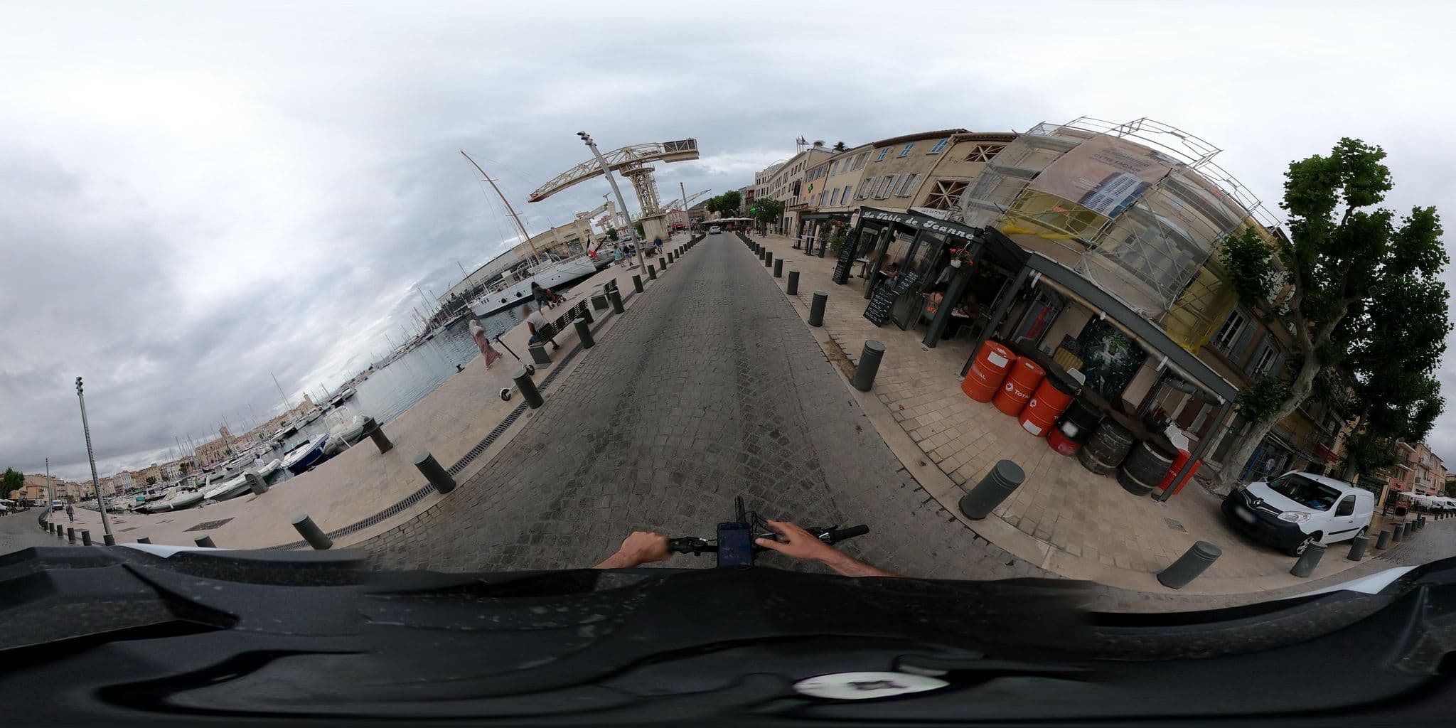 Street view near Park & Suites Elegánce - La Ciotat, La Ciotat — © simon_geovelo (CC BY-SA · Mapillary)