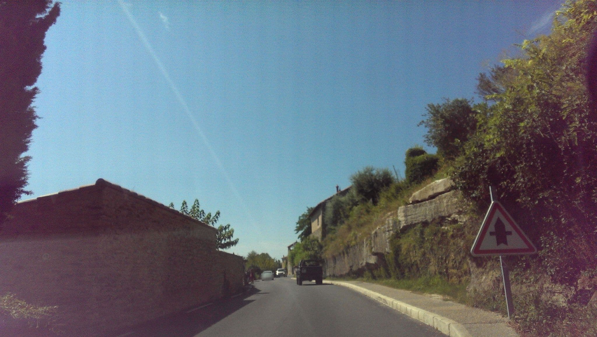 Street view near Mas Des Romarins, Gordes — © roraima (CC BY-SA · Mapillary)