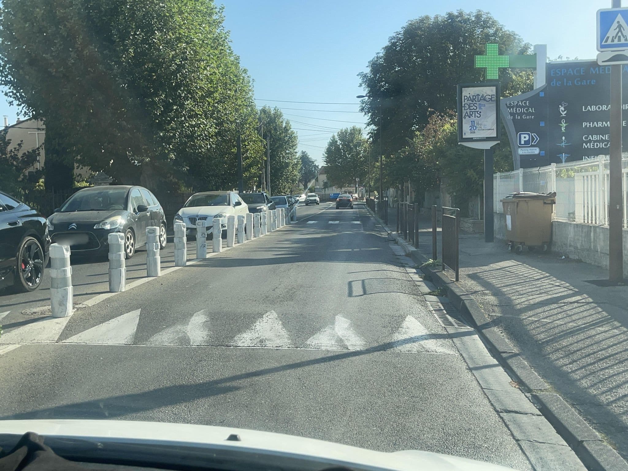 Street view near Les lofts, L'Isle-sur-la-Sorgue — © zimmy (CC BY-SA · Mapillary)