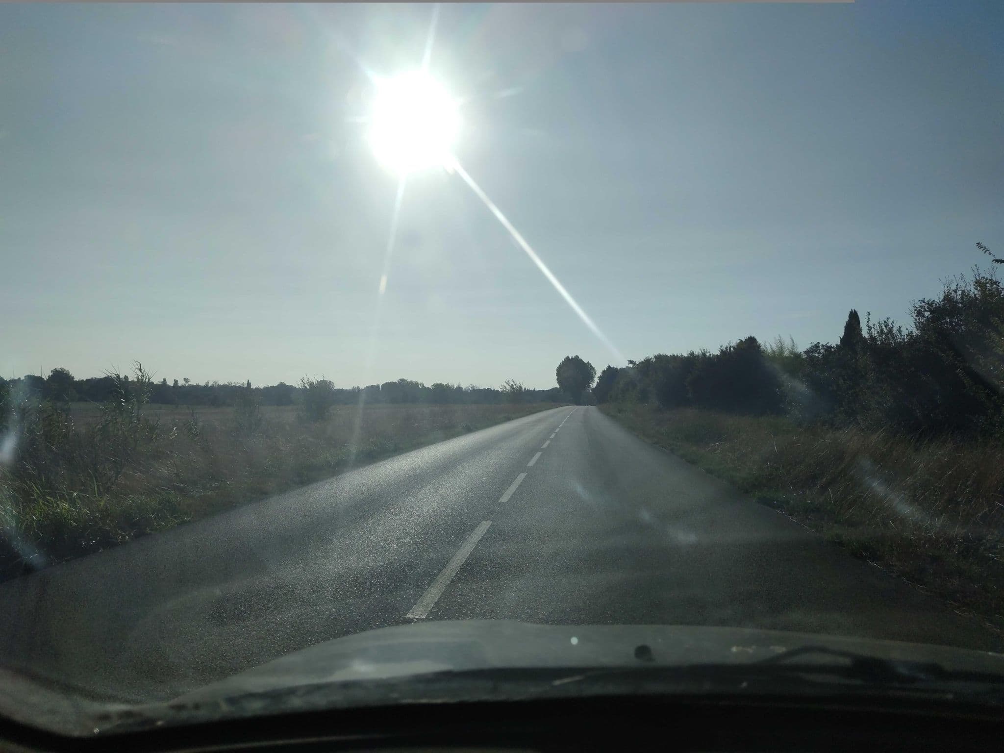 Street view near Provence Country Club, L'Isle-sur-la-Sorgue — © zimmy (CC BY-SA · Mapillary)
