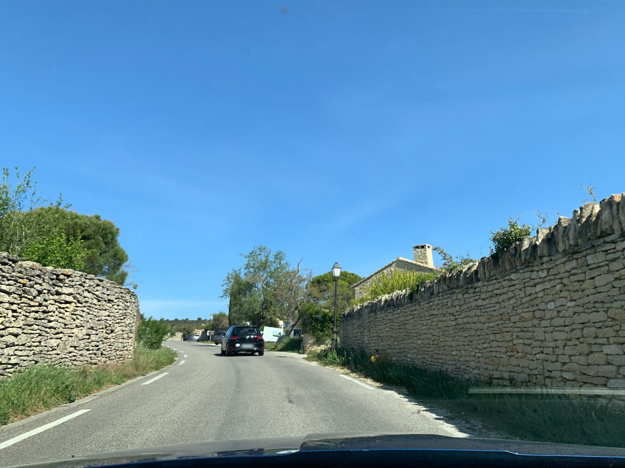 Street view near Le balcon de Gordes, Gordes — © multimaze (CC BY-SA · Mapillary)
