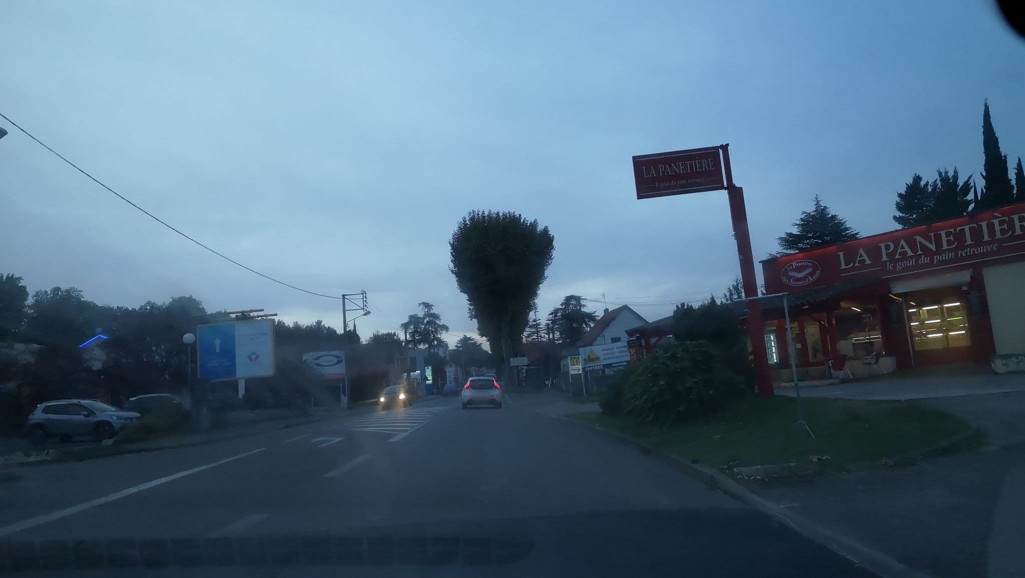 Street view near Manila Grand Opera Hotel, Cahors — © bdoin (CC BY-SA · Mapillary)