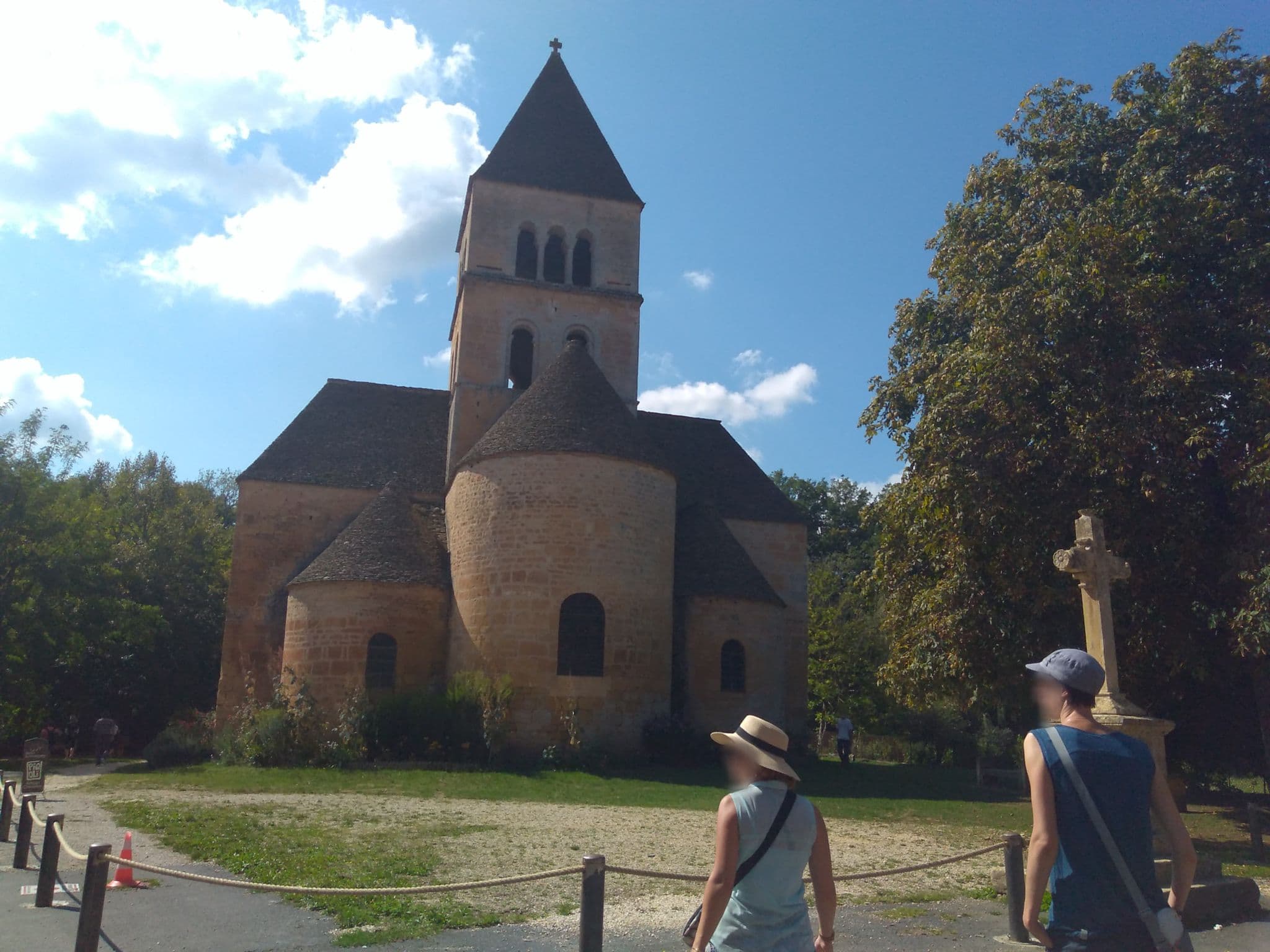 Street view near Le Clos des Songes, Montignac — © nlehuby_ (CC BY-SA · Mapillary)