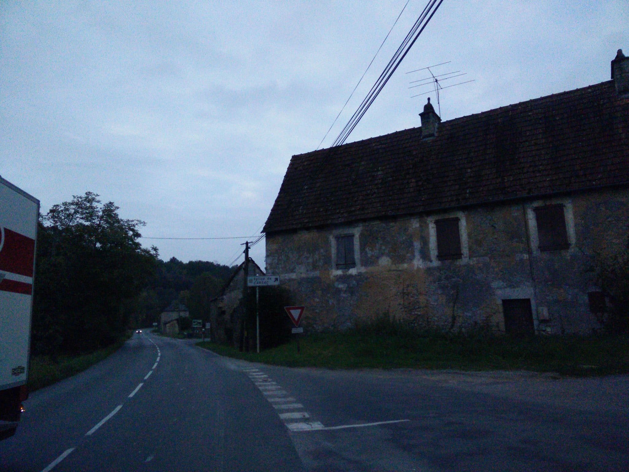 Street view near Le Village des Glycines, Carsac-Aillac — © volucris (CC BY-SA · Mapillary)