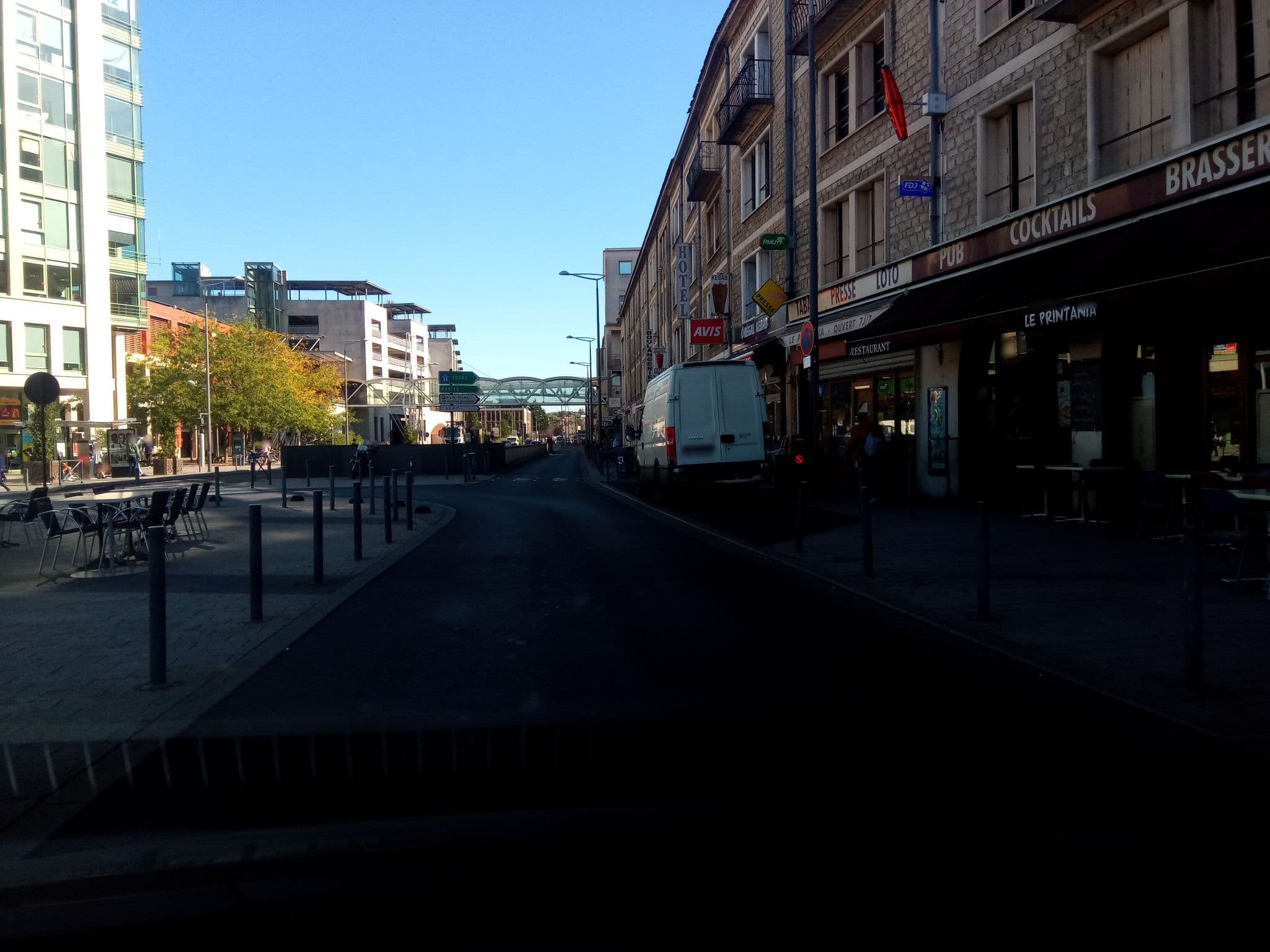 Street view near Modern'Hotel, Poitiers — © victuallers (CC BY-SA · Mapillary)