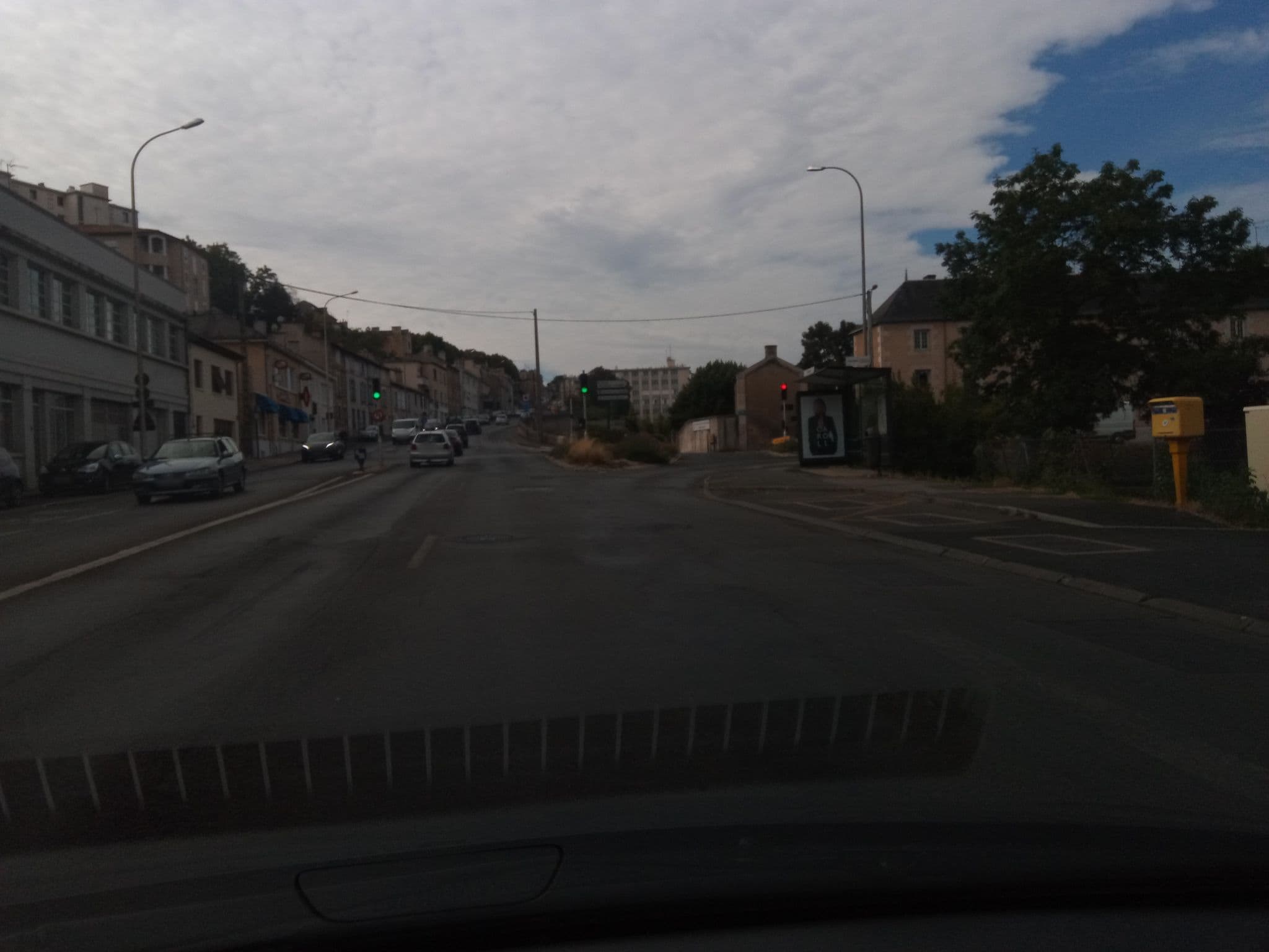 Street view near Appartements les remparts d'Alienor, Poitiers — © victuallers (CC BY-SA · Mapillary)