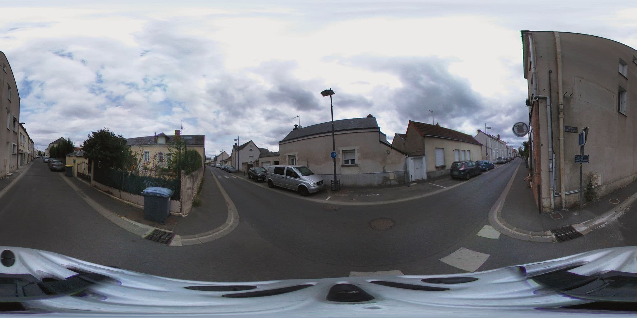 Street view near Le Saint Pierre, Tours — © dadavidov_fr (CC BY-SA · Mapillary)