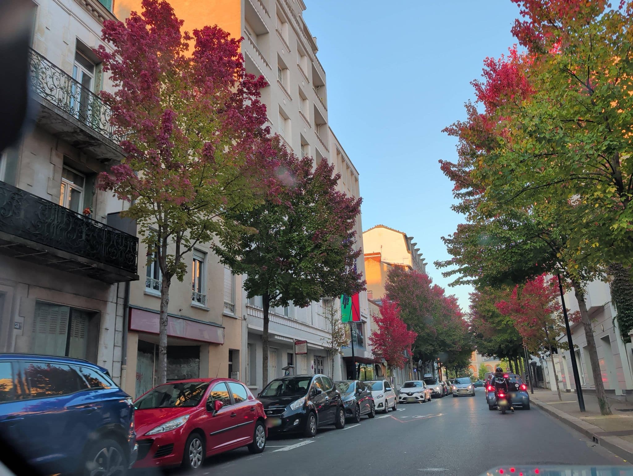 Street view near La Demeure d'Hortense, Vichy — © fpm (CC BY-SA · Mapillary)